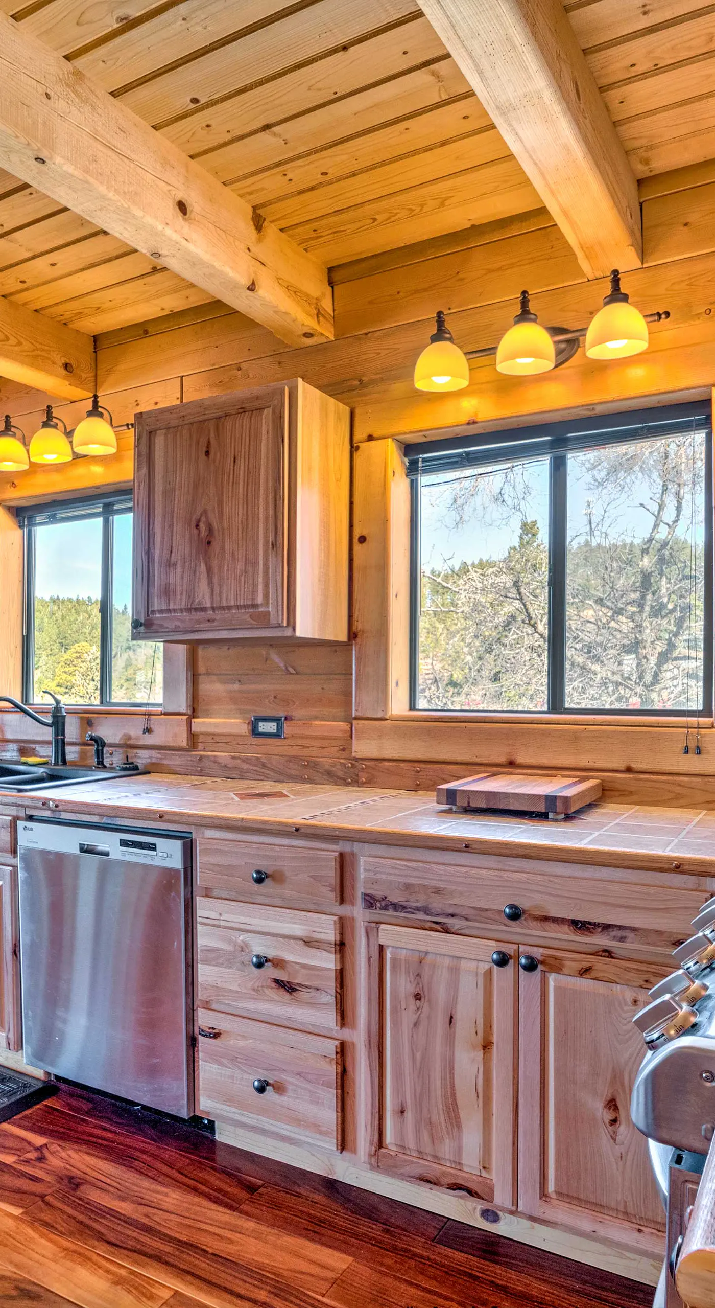 Pet-Friendly Cloudcroft Cabin: Walk to Shop, Food
