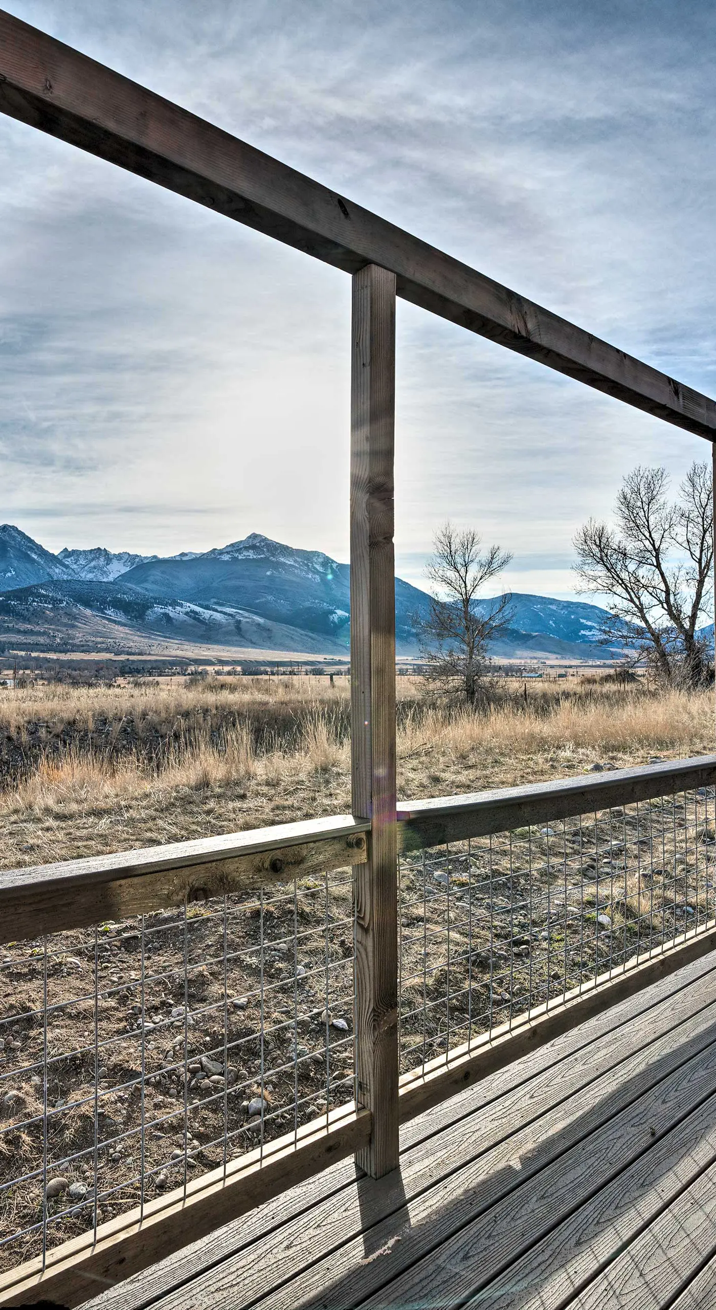 Romantic Gem w/ Mtn Views! Day Trip to Yellowstone