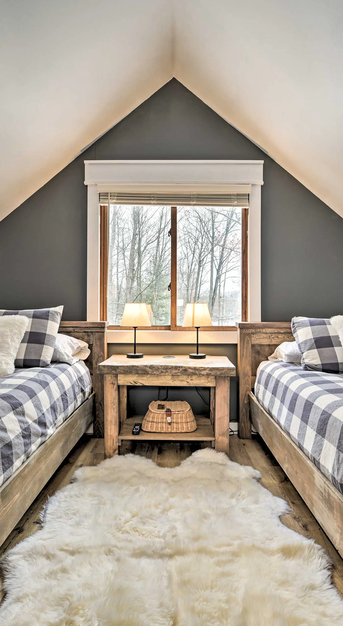 Lovely Roscommon Cabin < 3 Mi to Higgins Lake!