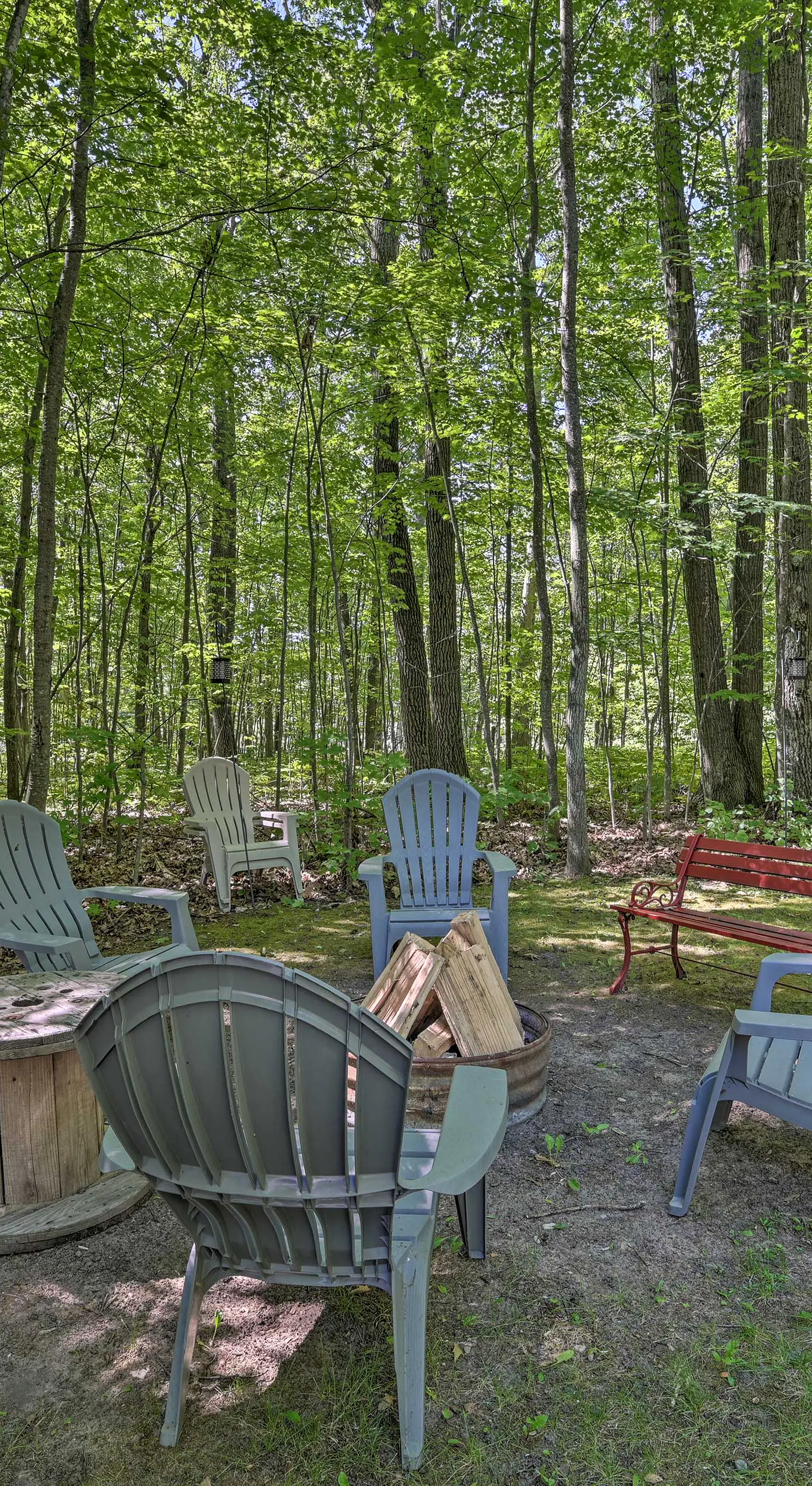 Lovely Roscommon Cabin < 3 Mi to Higgins Lake!