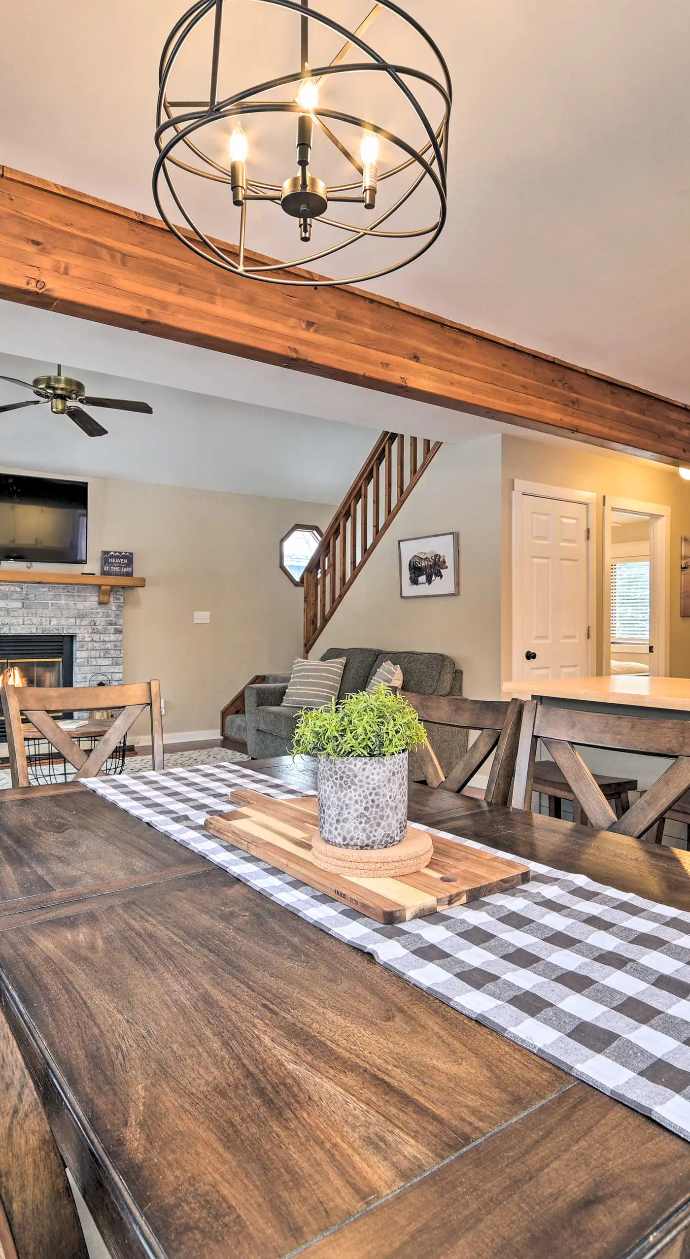 Lovely Roscommon Cabin < 3 Mi to Higgins Lake!