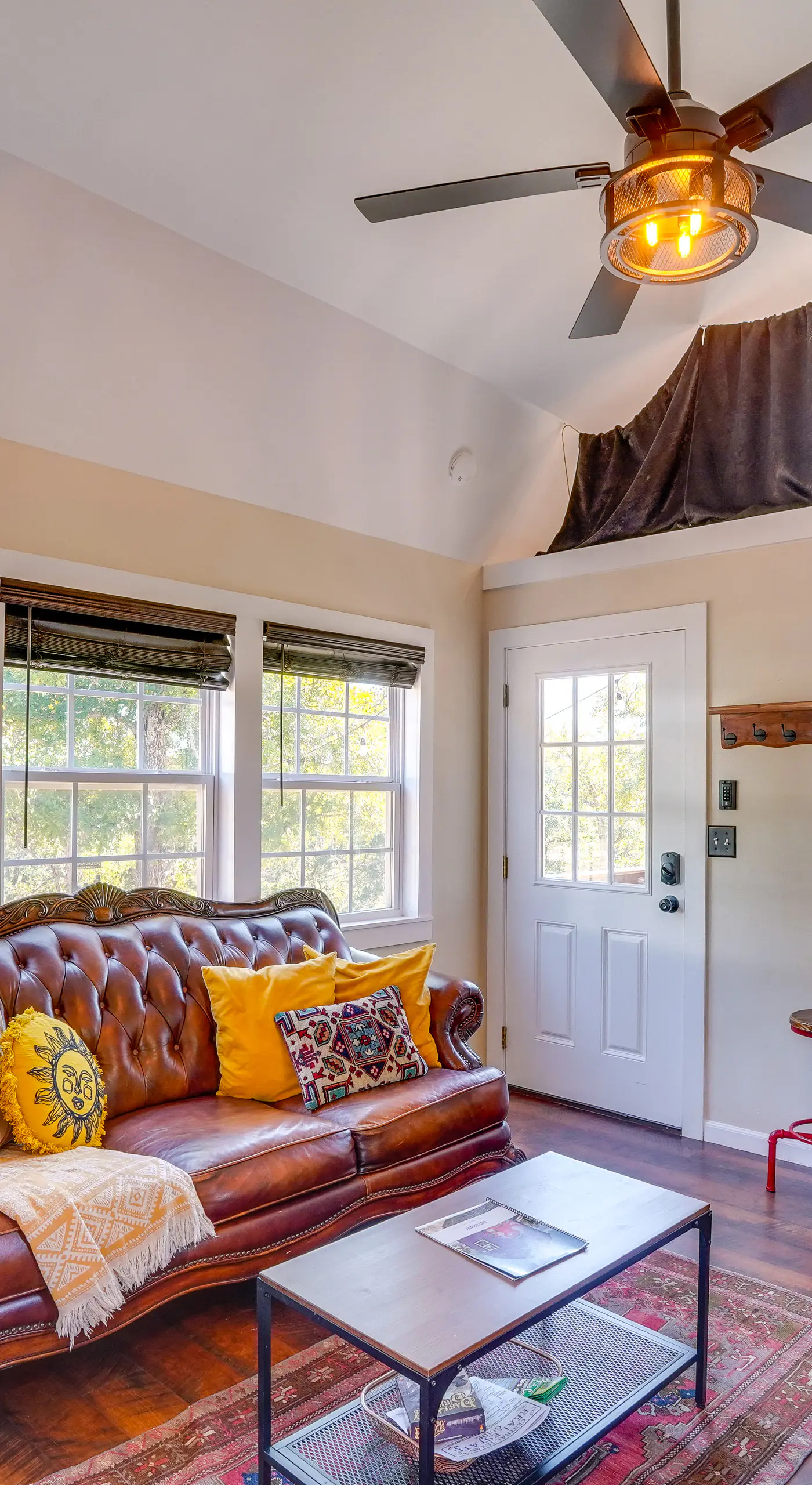 Whimsical Cabin w/ Grill < 4 Mi to Lake Brownwood!