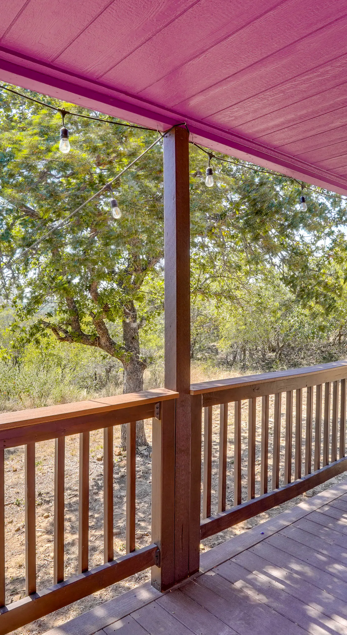 Whimsical Cabin w/ Grill < 4 Mi to Lake Brownwood!
