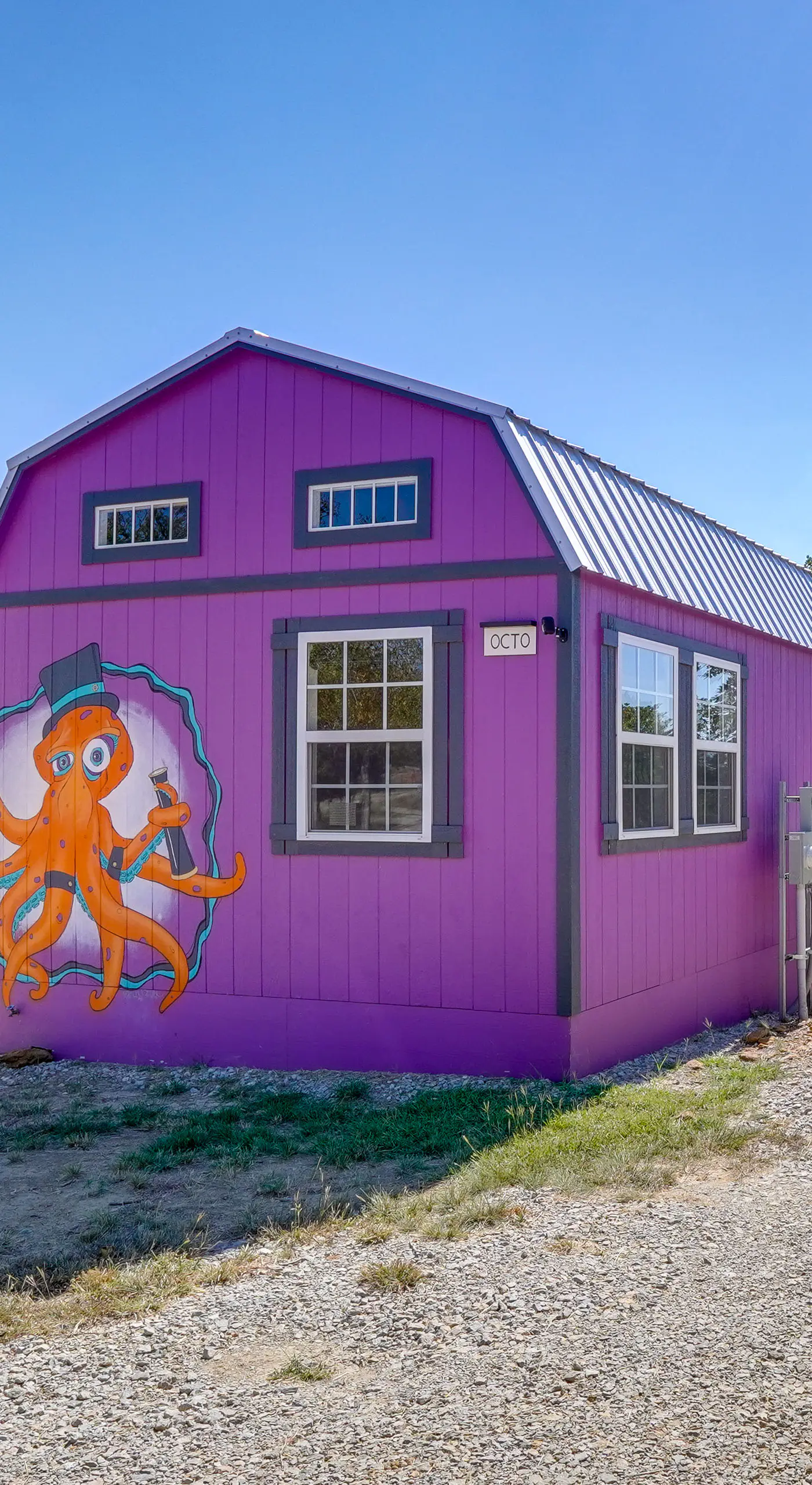 Whimsical Cabin w/ Grill < 4 Mi to Lake Brownwood!