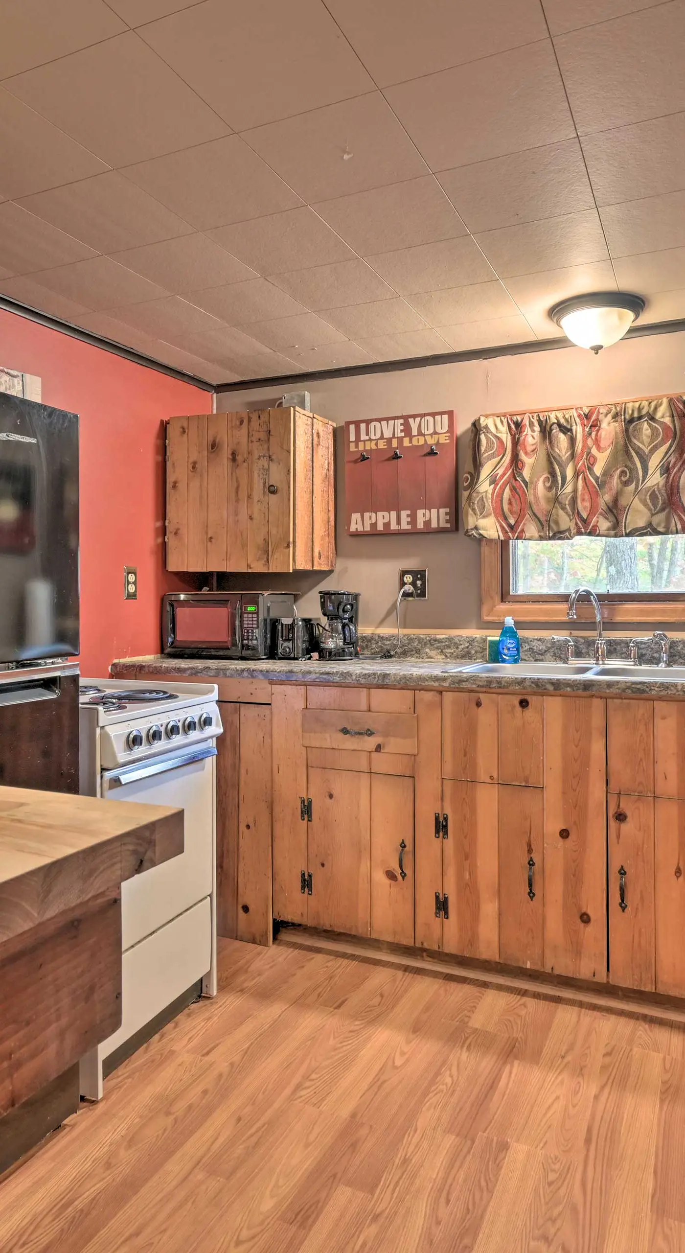'Matt Dillon' Cabin ~ 1 Mile to Raystown Lake!