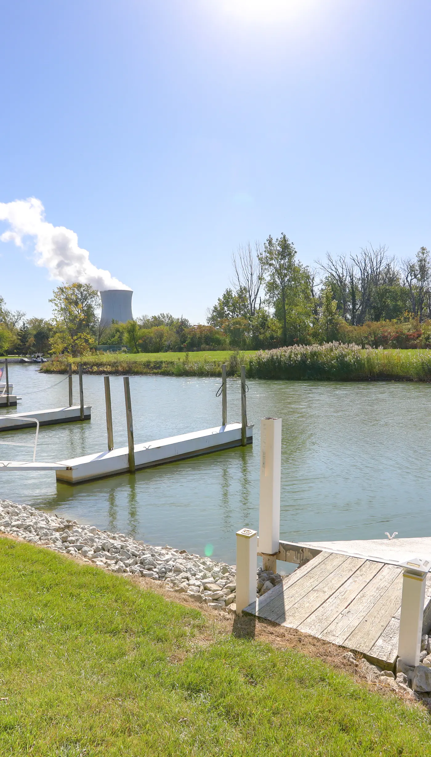 Charming Condo on Lake Erie w/ Community Pool