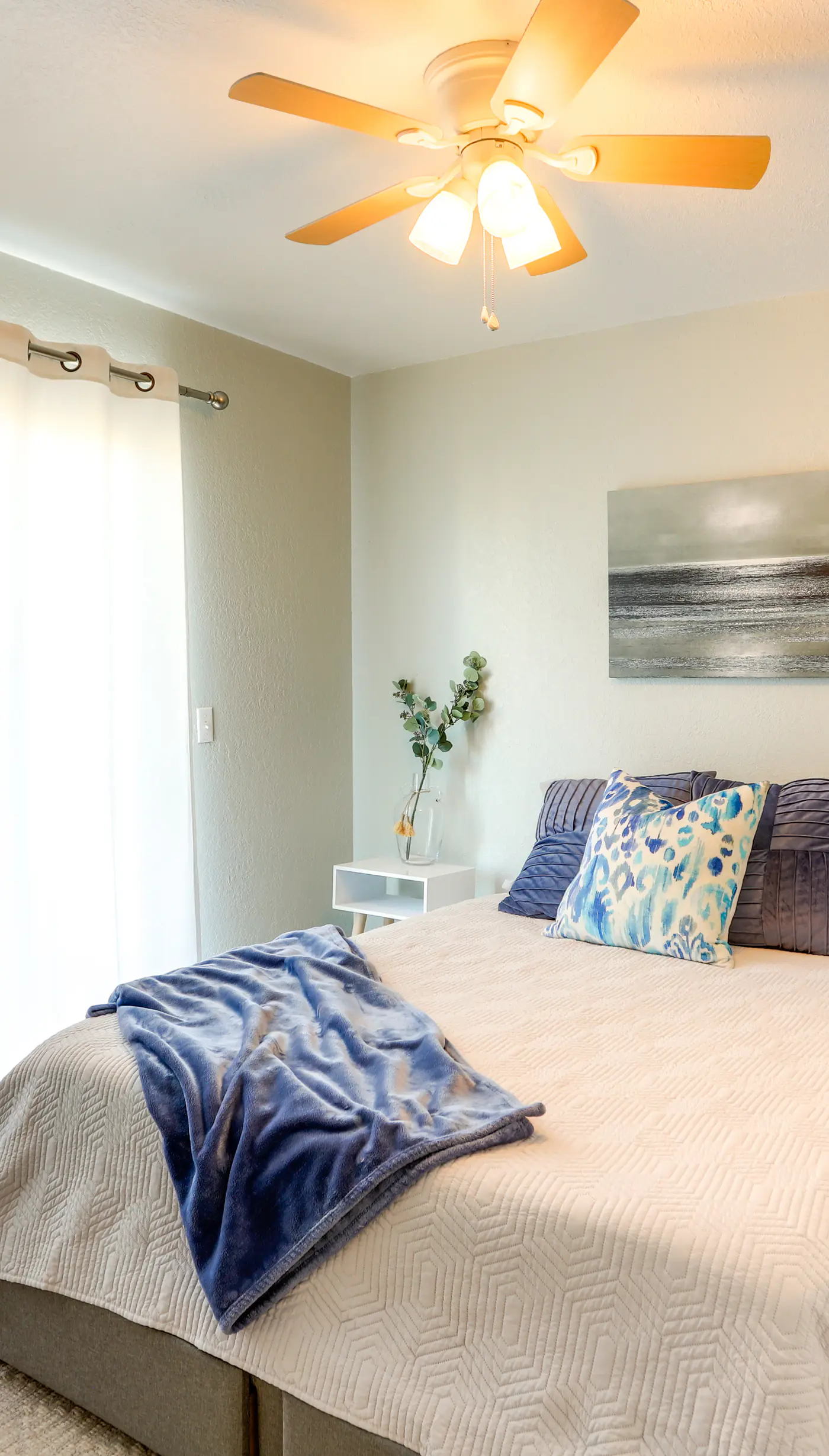 Charming Condo on Lake Erie w/ Community Pool