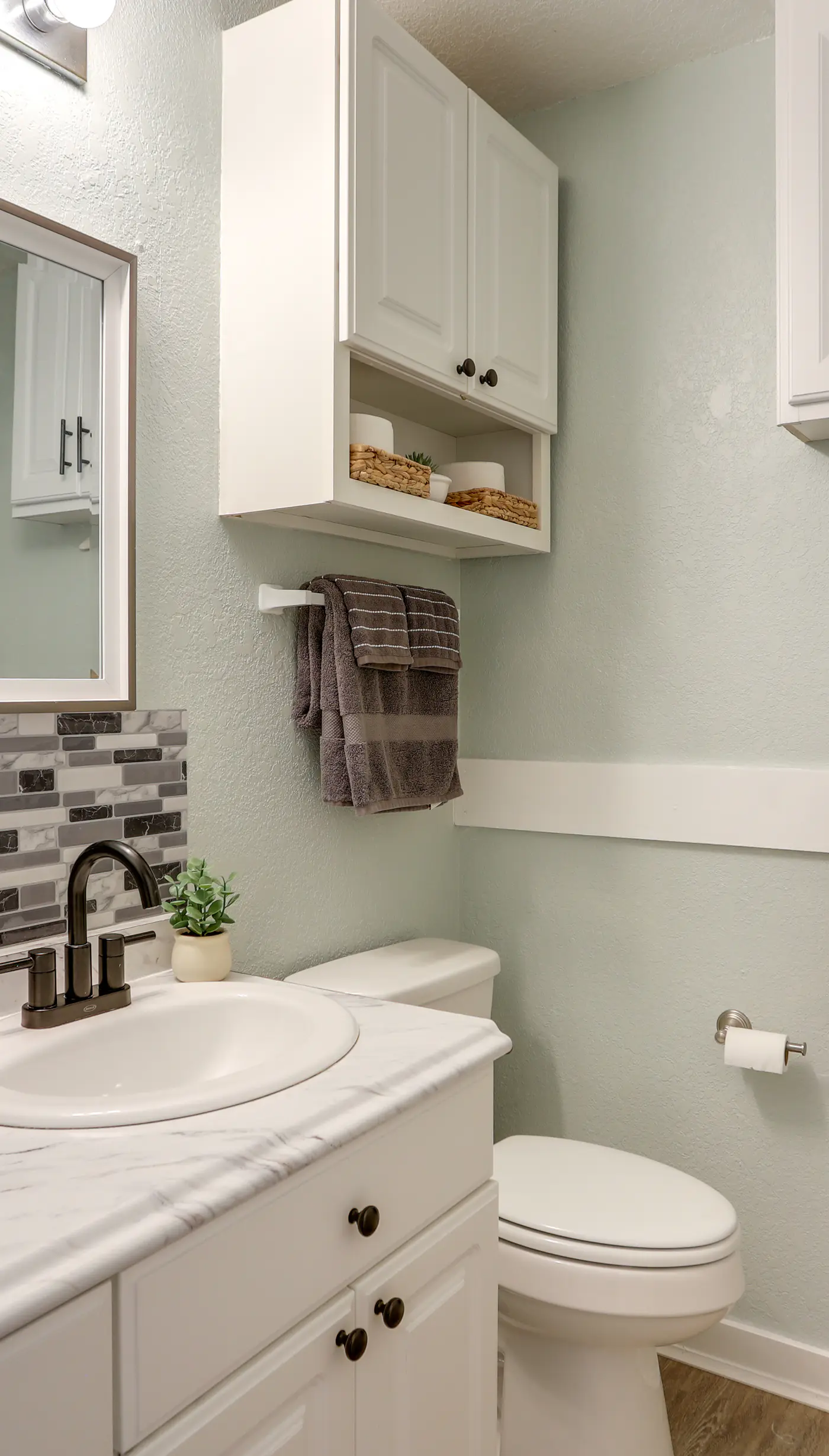 Charming Condo on Lake Erie w/ Community Pool
