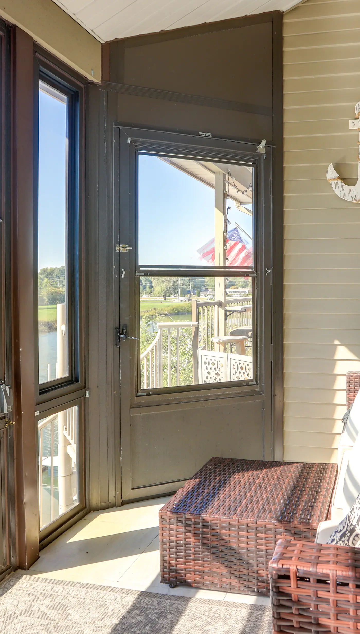 Charming Condo on Lake Erie w/ Community Pool