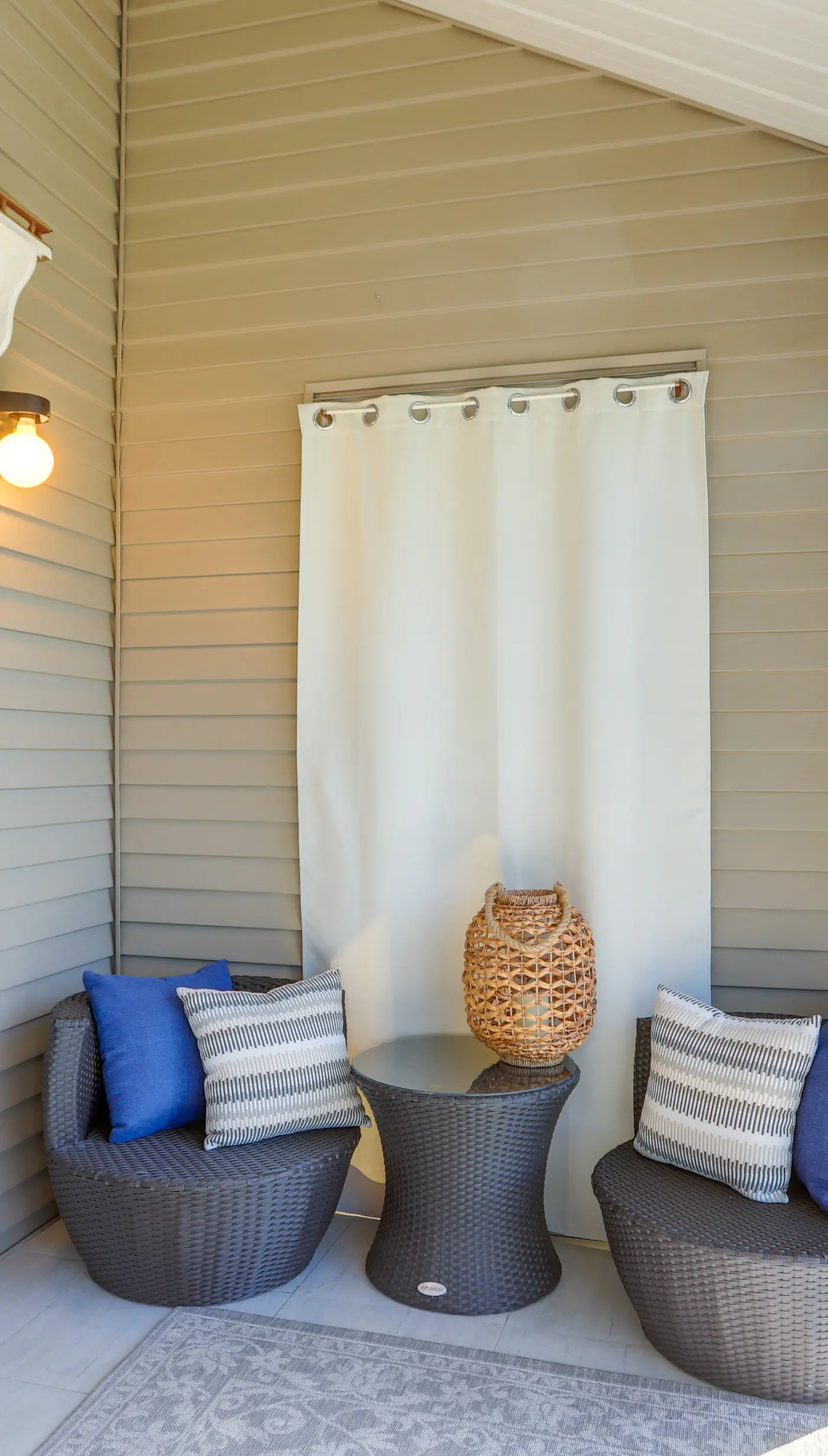 Charming Condo on Lake Erie w/ Community Pool