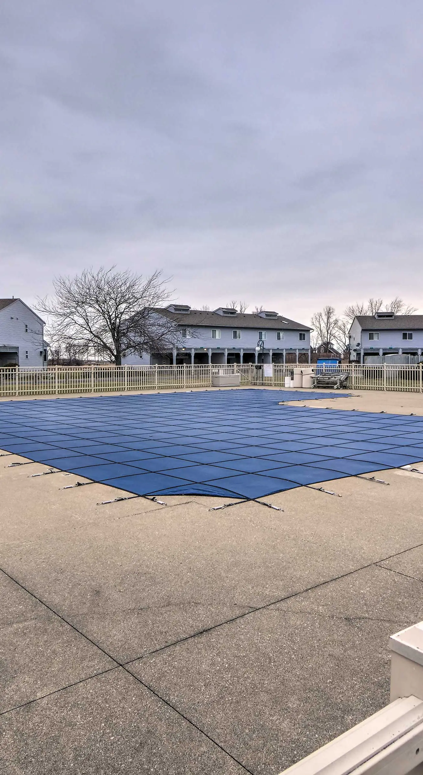 Charming Condo on Lake Erie w/ Community Pool