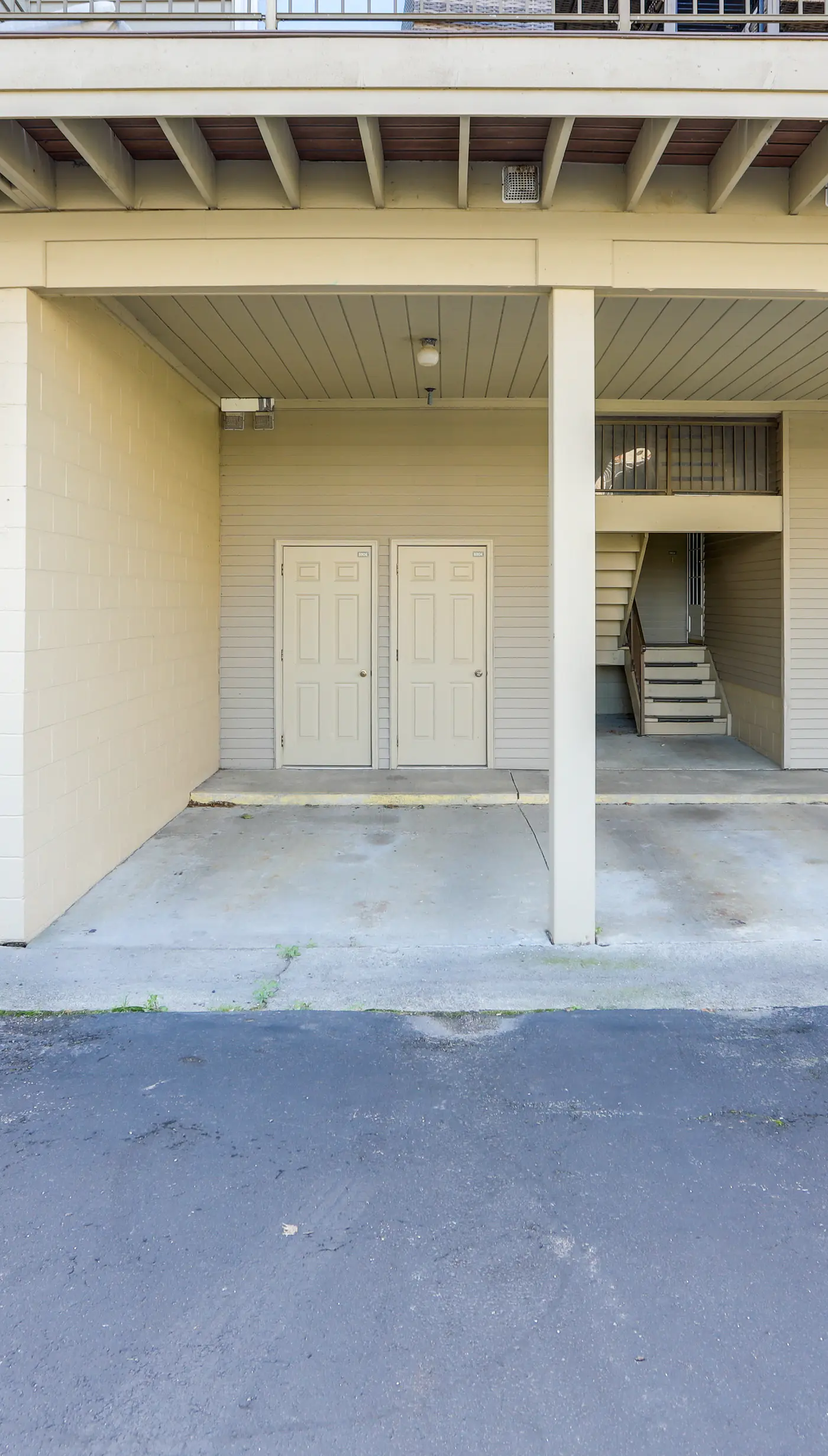 Charming Condo on Lake Erie w/ Community Pool