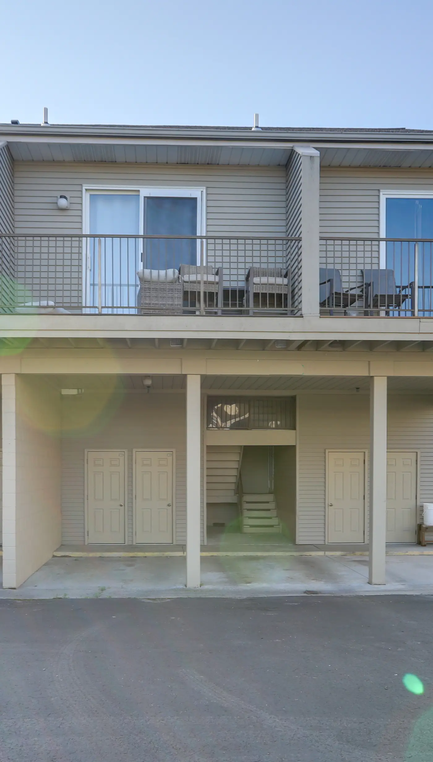 Charming Condo on Lake Erie w/ Community Pool
