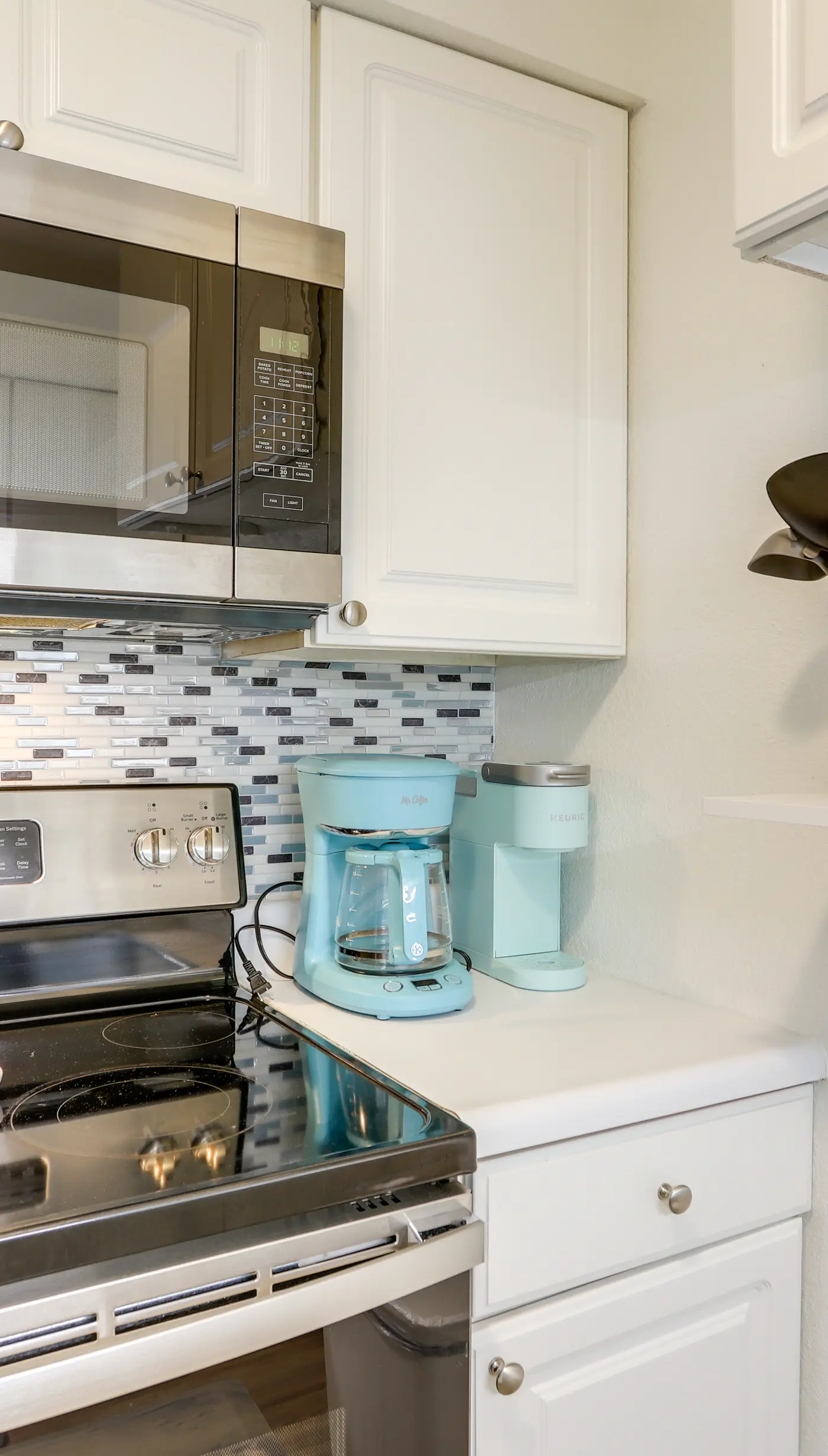 Charming Condo on Lake Erie w/ Community Pool