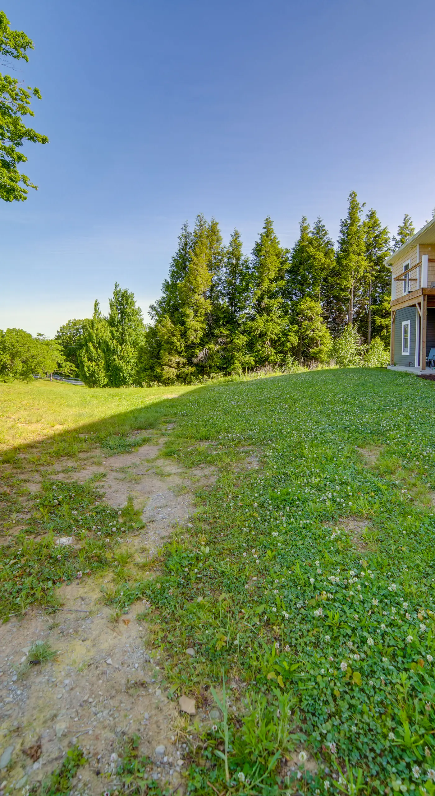 4 Mi to Lake: Golf-View Erie Condo w/ Porch