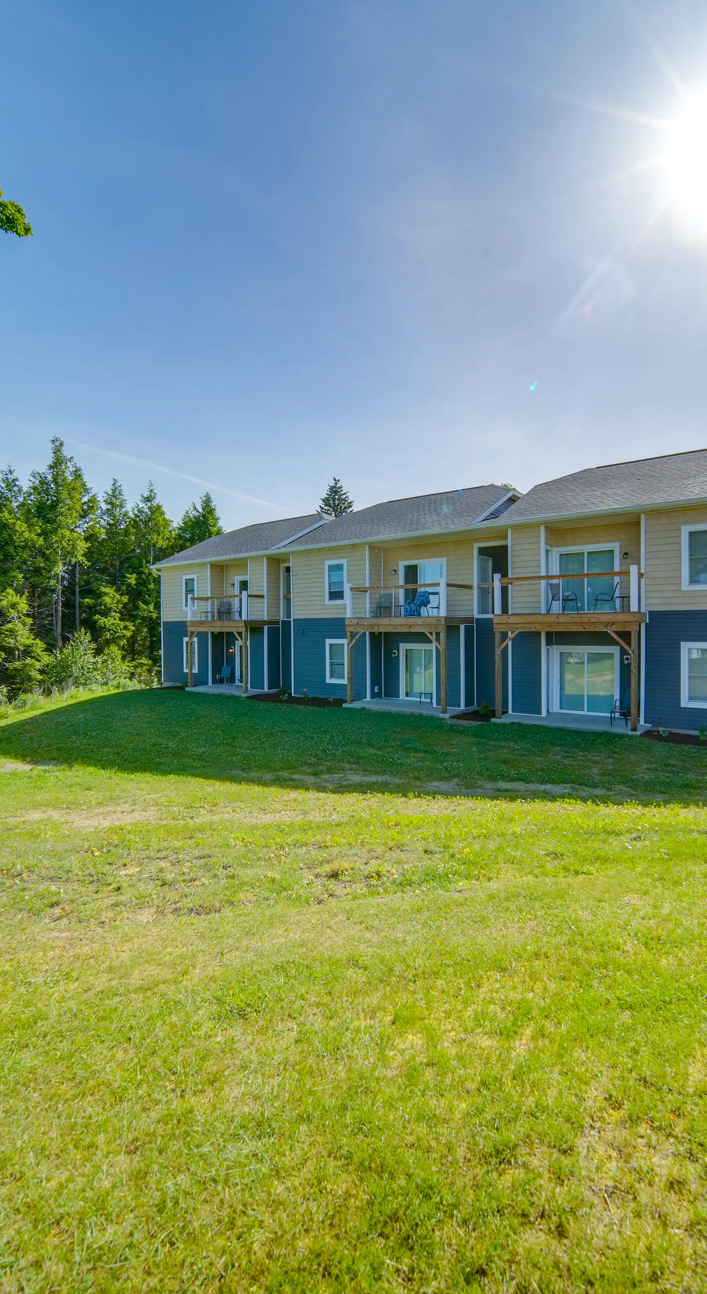4 Mi to Lake: Golf-View Erie Condo w/ Porch