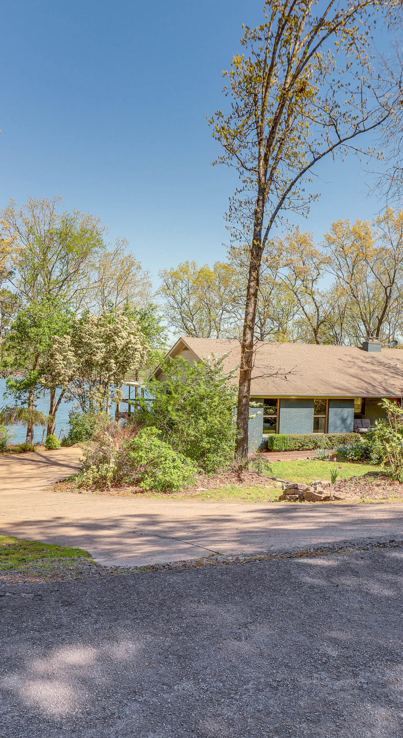 Tranquil Lakefront Greers Ferry Escape w/ Fire Pit
