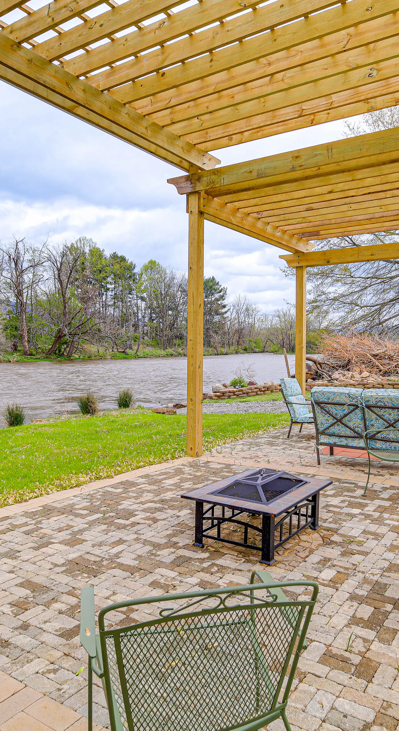 Riverfront Tennessee Retreat w/ Patio & Boat Ramp!