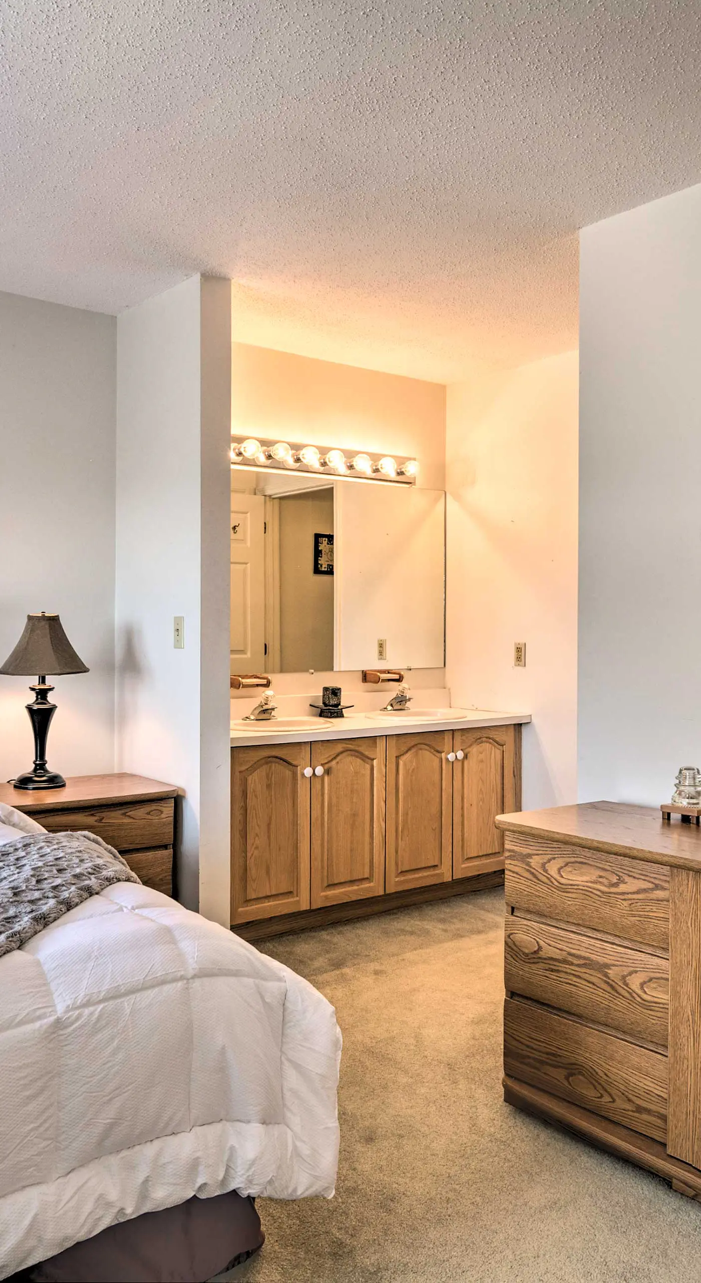 Updated Condo Next to Burke Mountain Bike Trails!