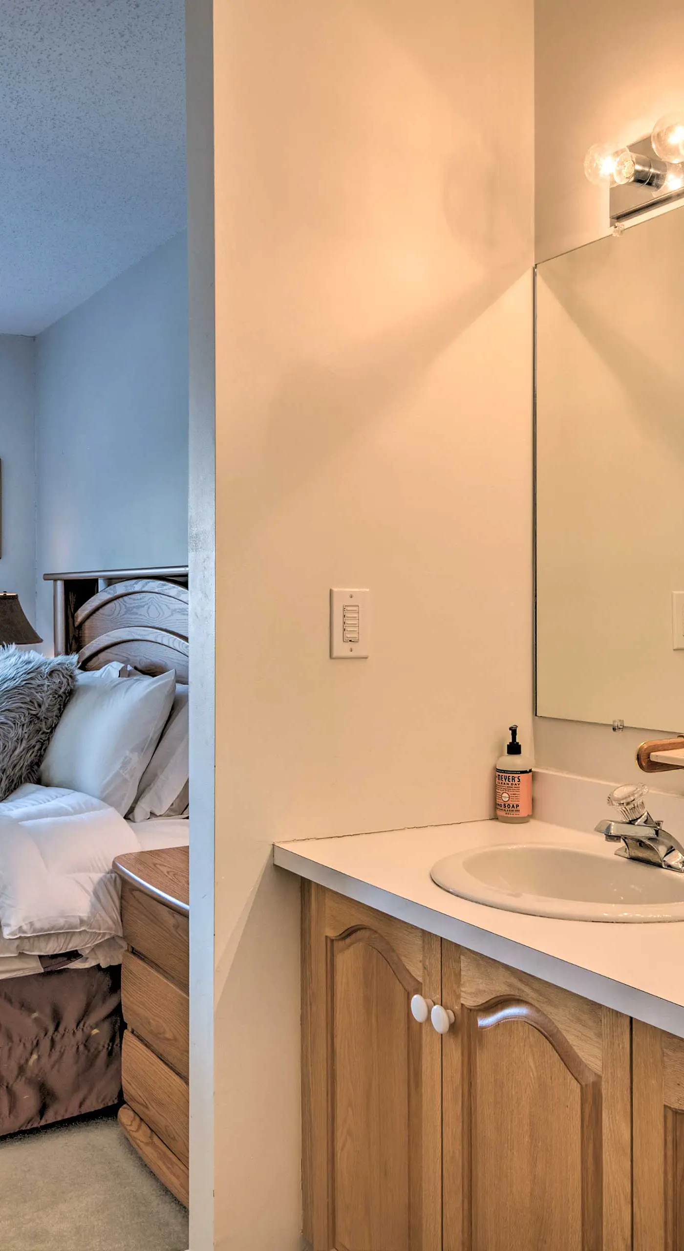 Updated Condo Next to Burke Mountain Bike Trails!