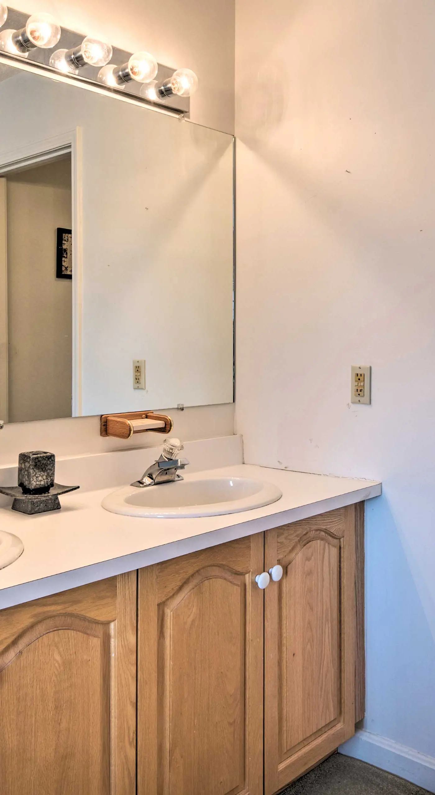 Updated Condo Next to Burke Mountain Bike Trails!