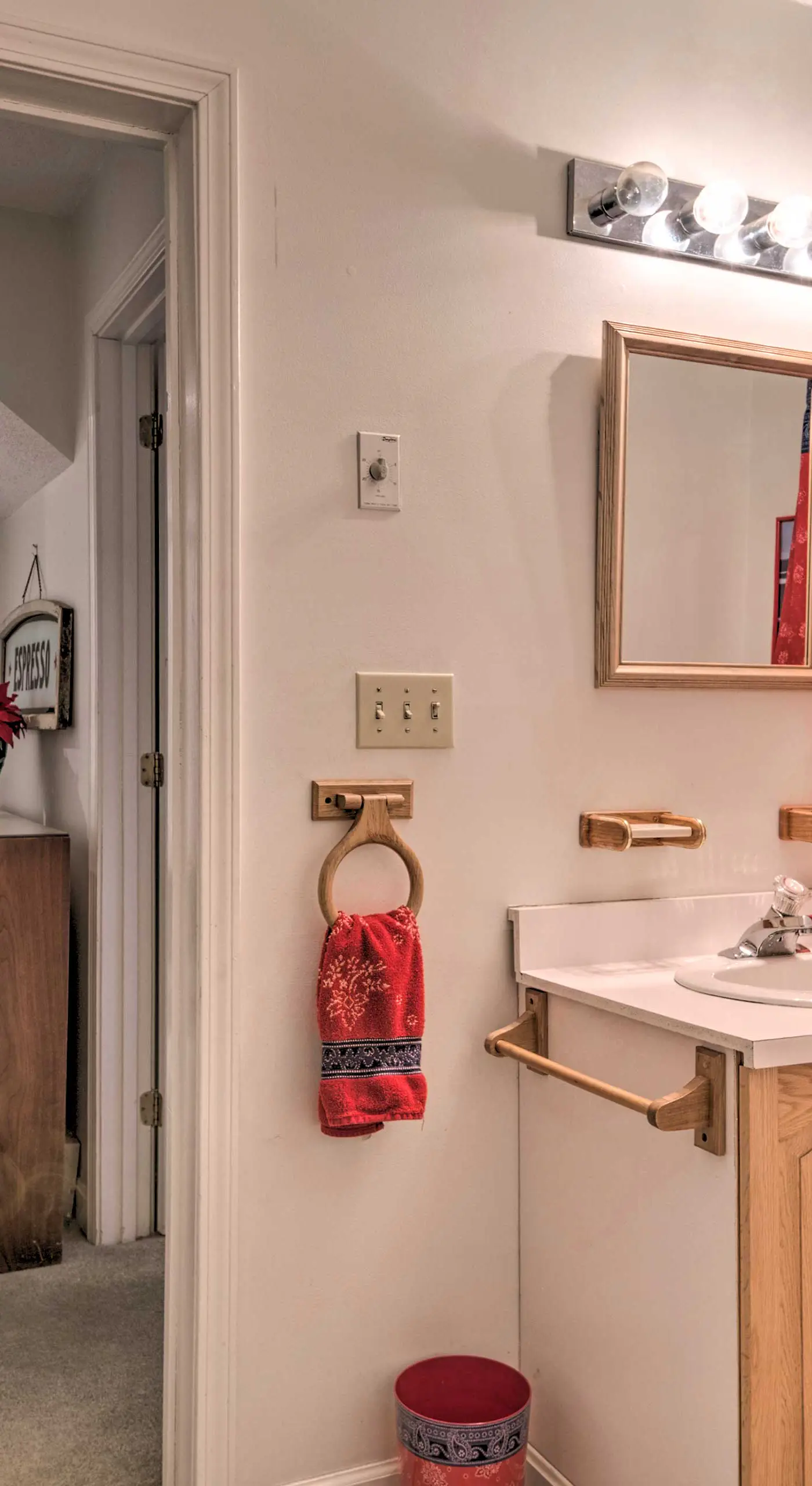 Updated Condo Next to Burke Mountain Bike Trails!
