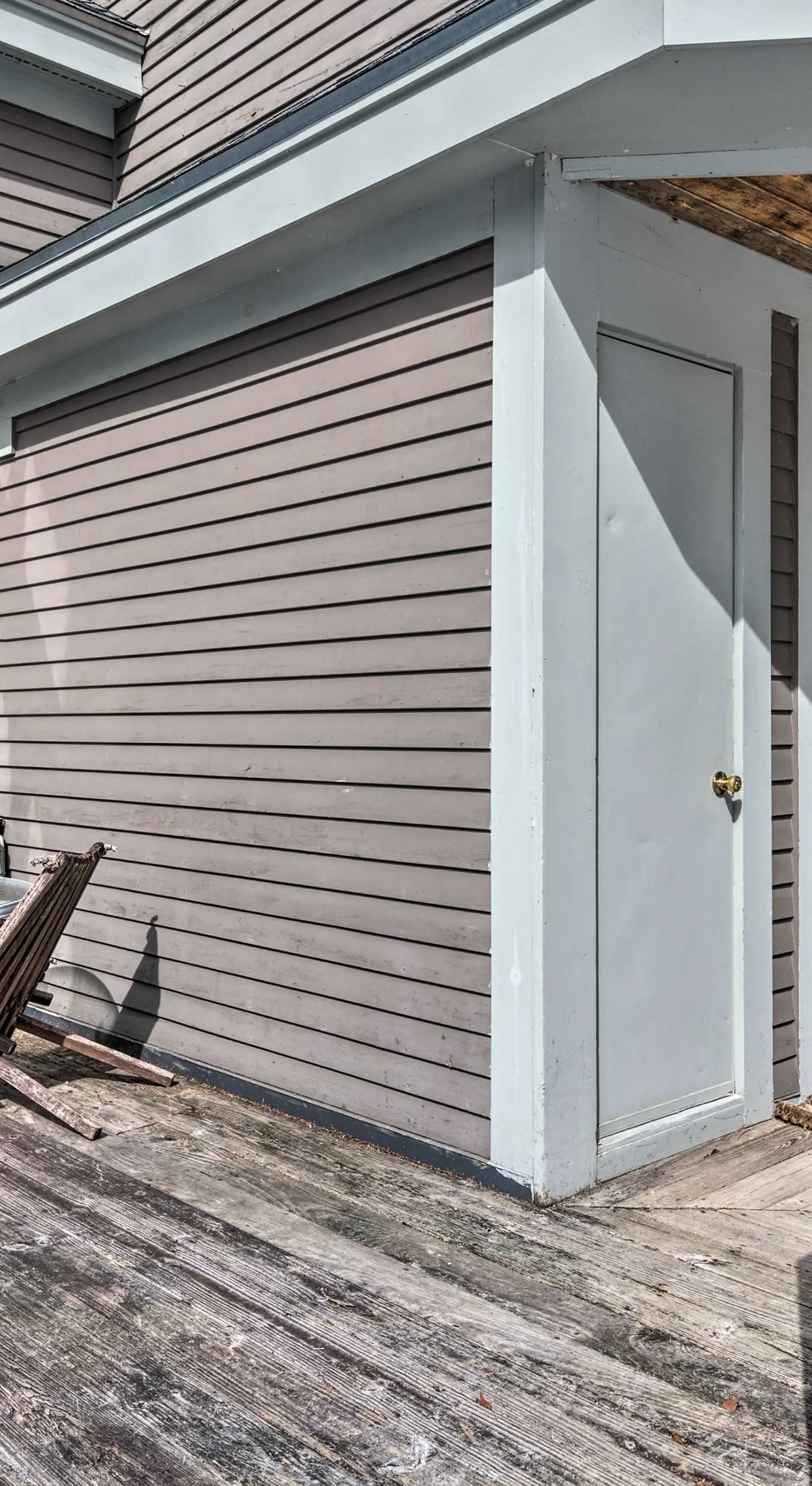 Updated Condo Next to Burke Mountain Bike Trails!