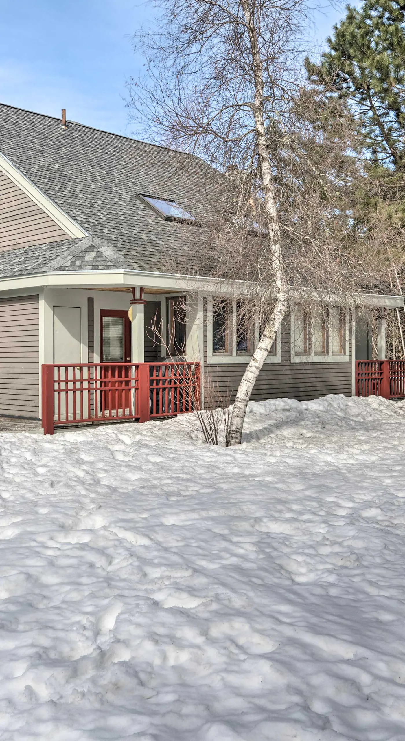 Updated Condo Next to Burke Mountain Bike Trails!