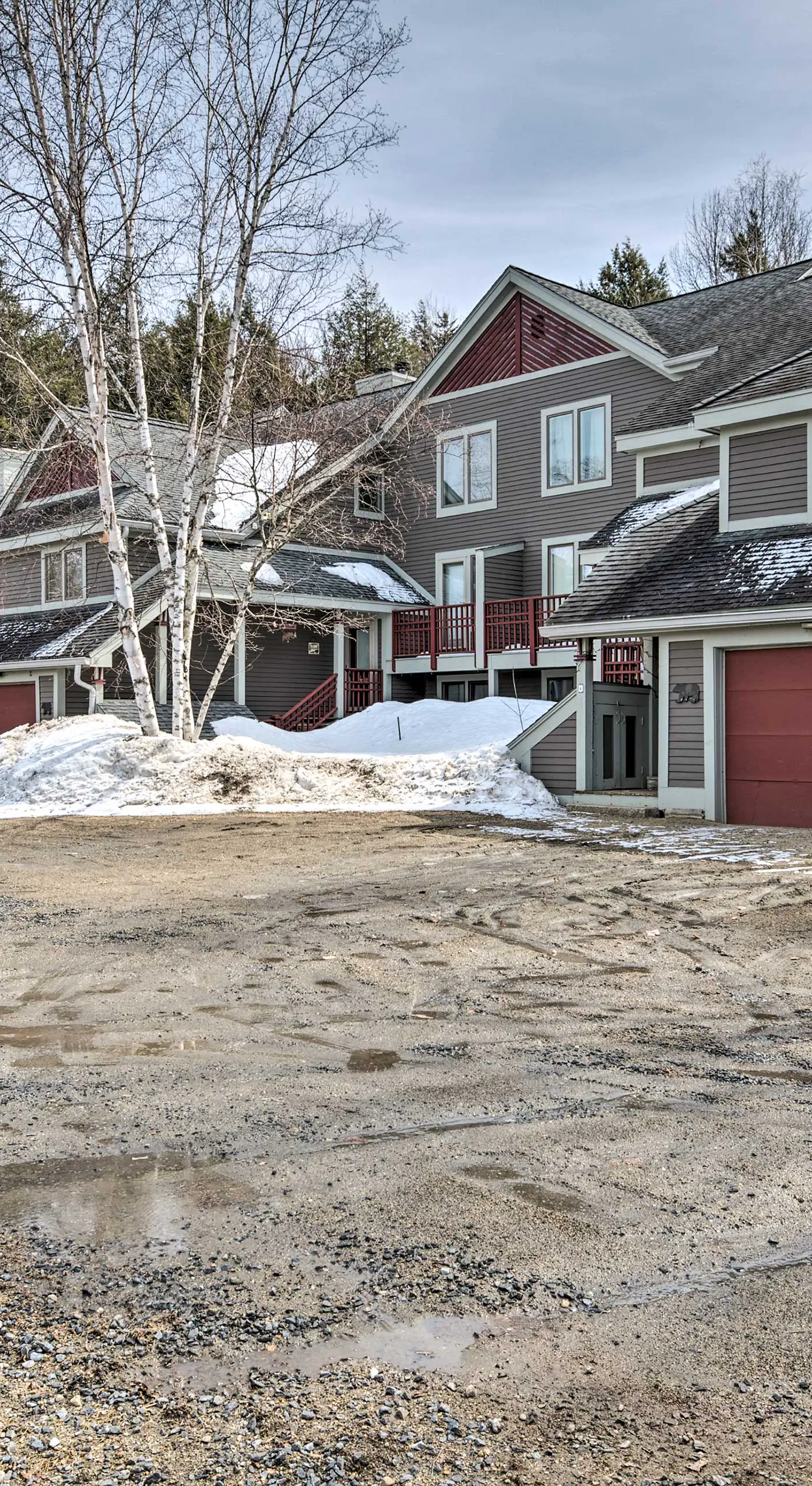 Updated Condo Next to Burke Mountain Bike Trails!