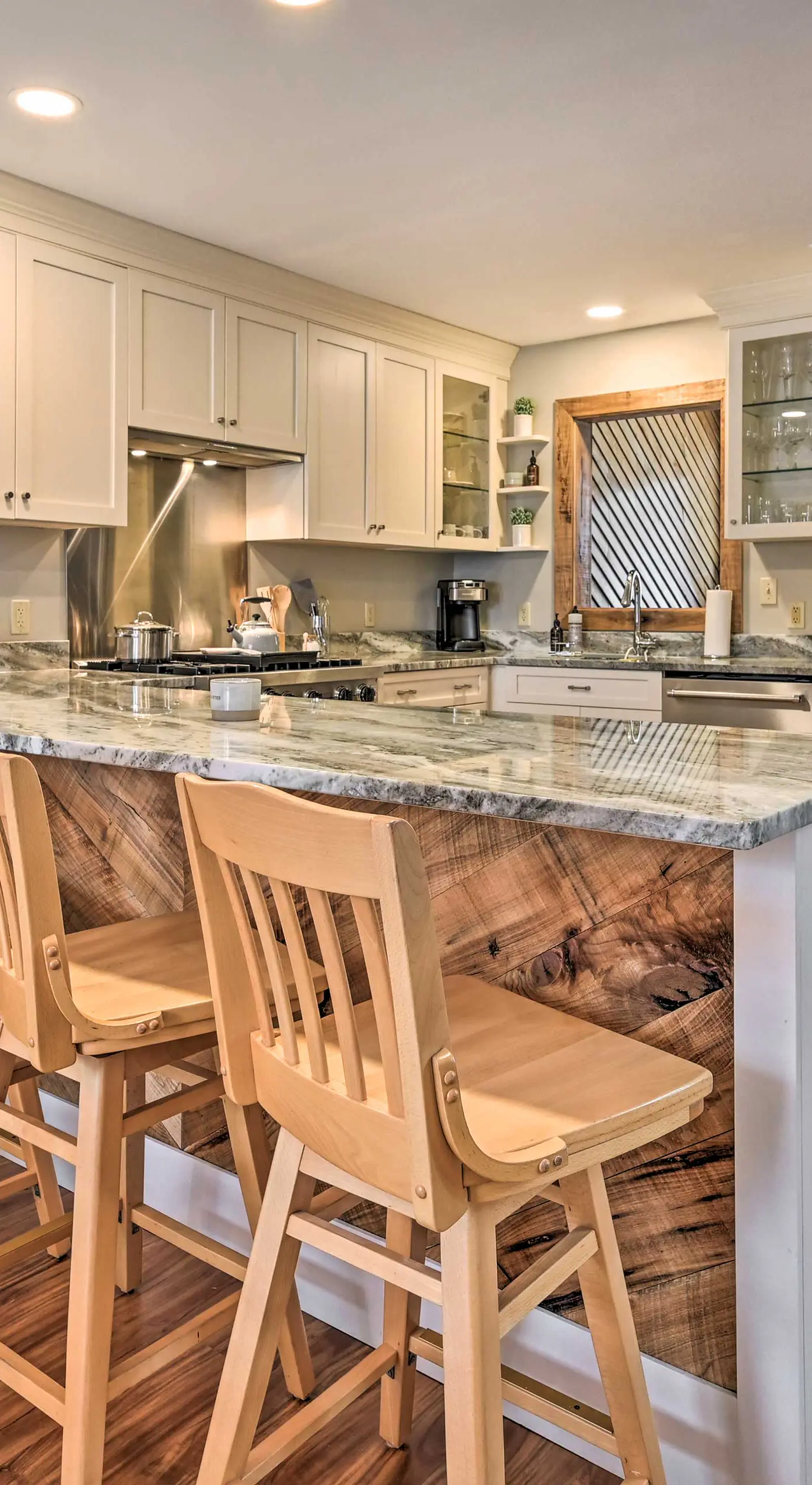 Updated Condo Next to Burke Mountain Bike Trails!