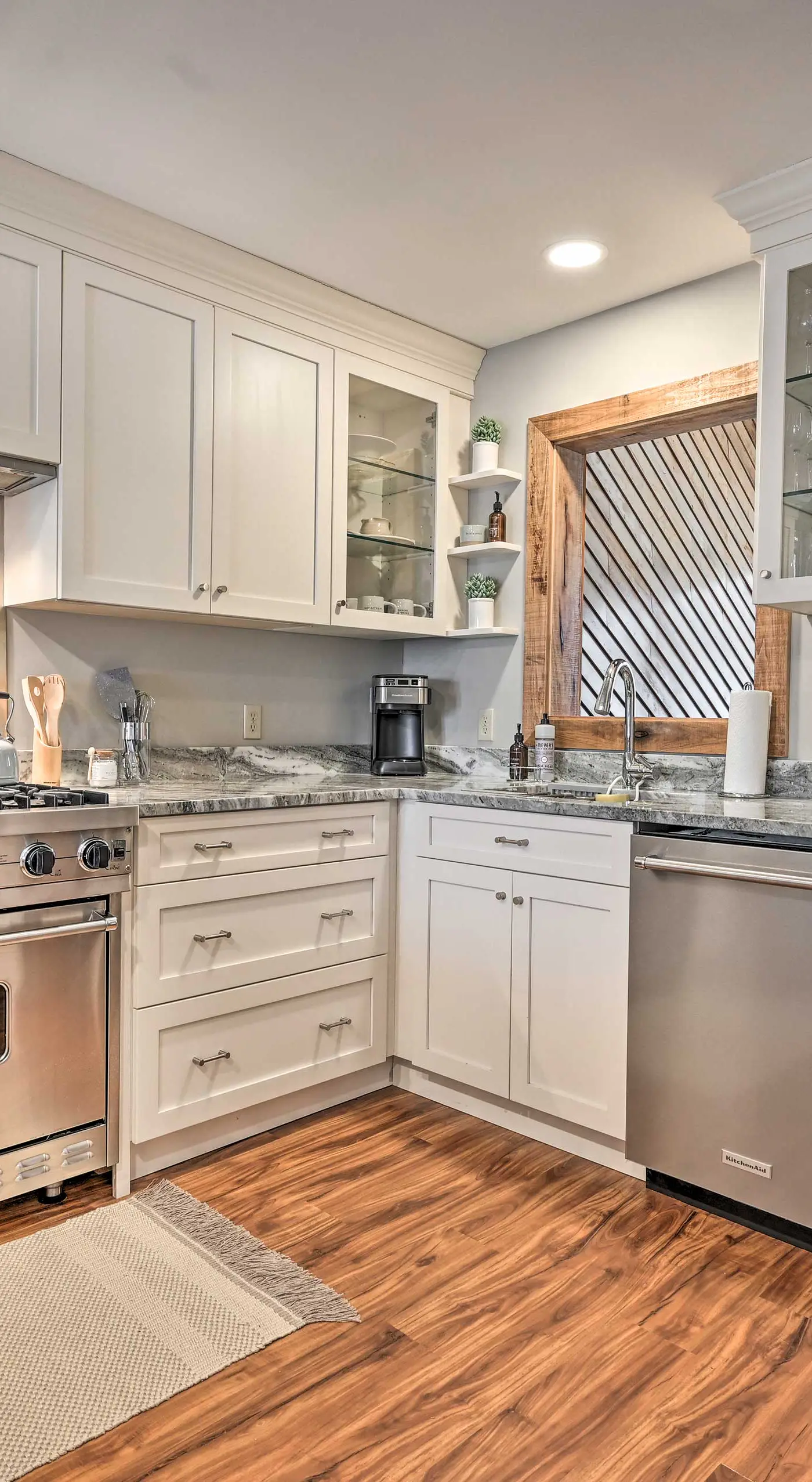 Updated Condo Next to Burke Mountain Bike Trails!