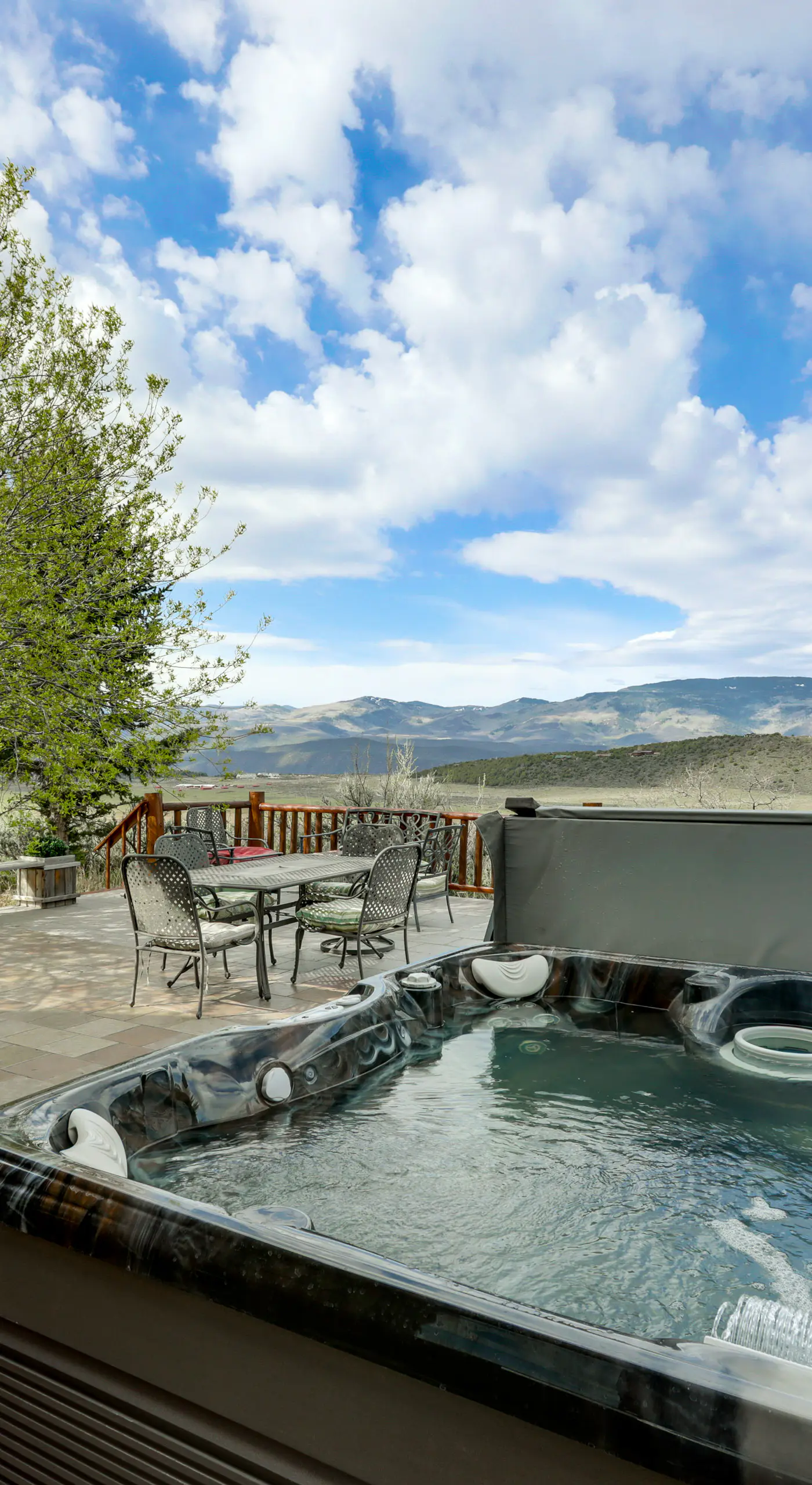 Hot Tub & Views! 8,000-Sq-Ft Glenwood Springs Gem