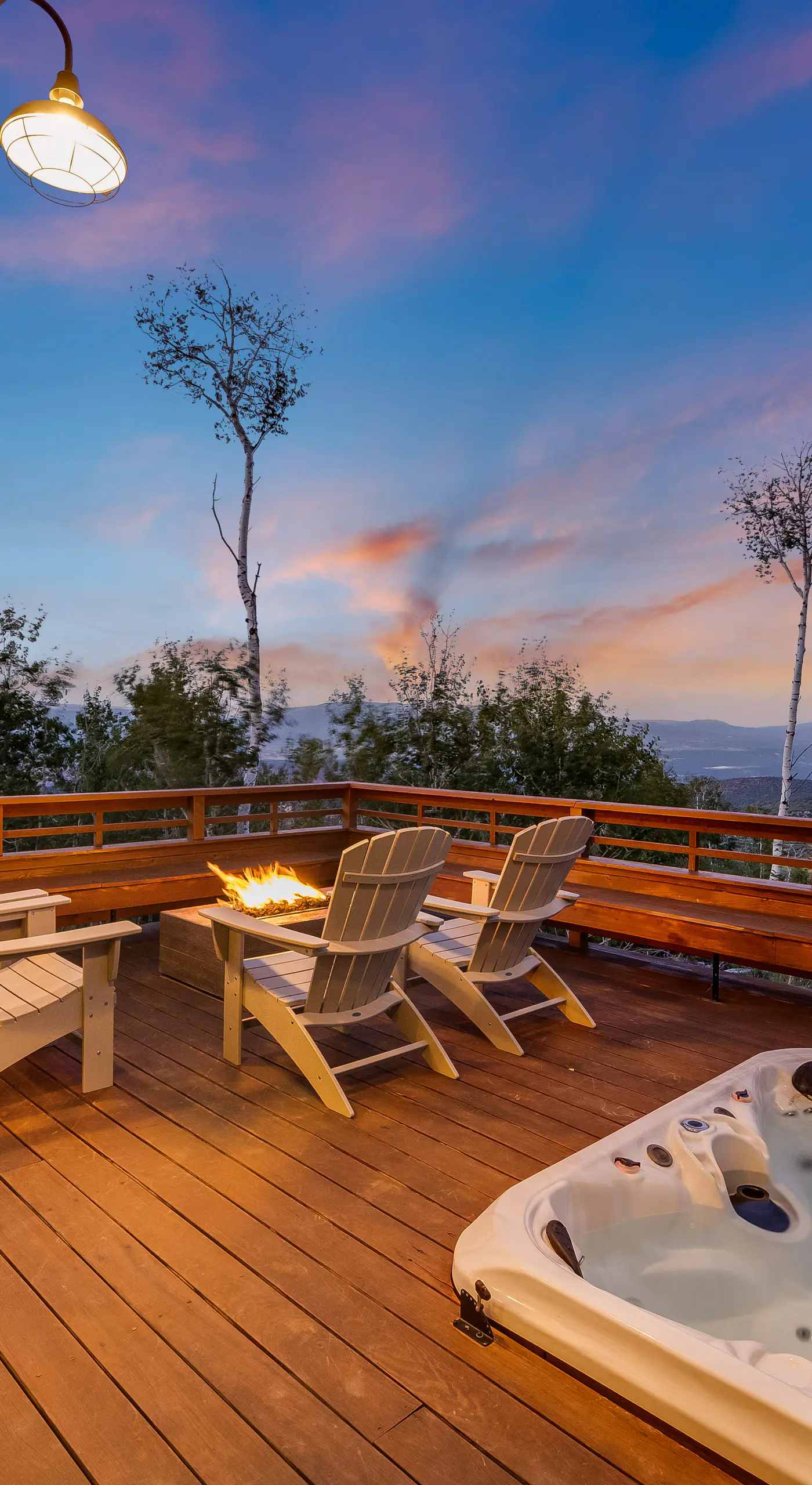 Luxury Modern Retreat: 40 Acres and Mountain Views