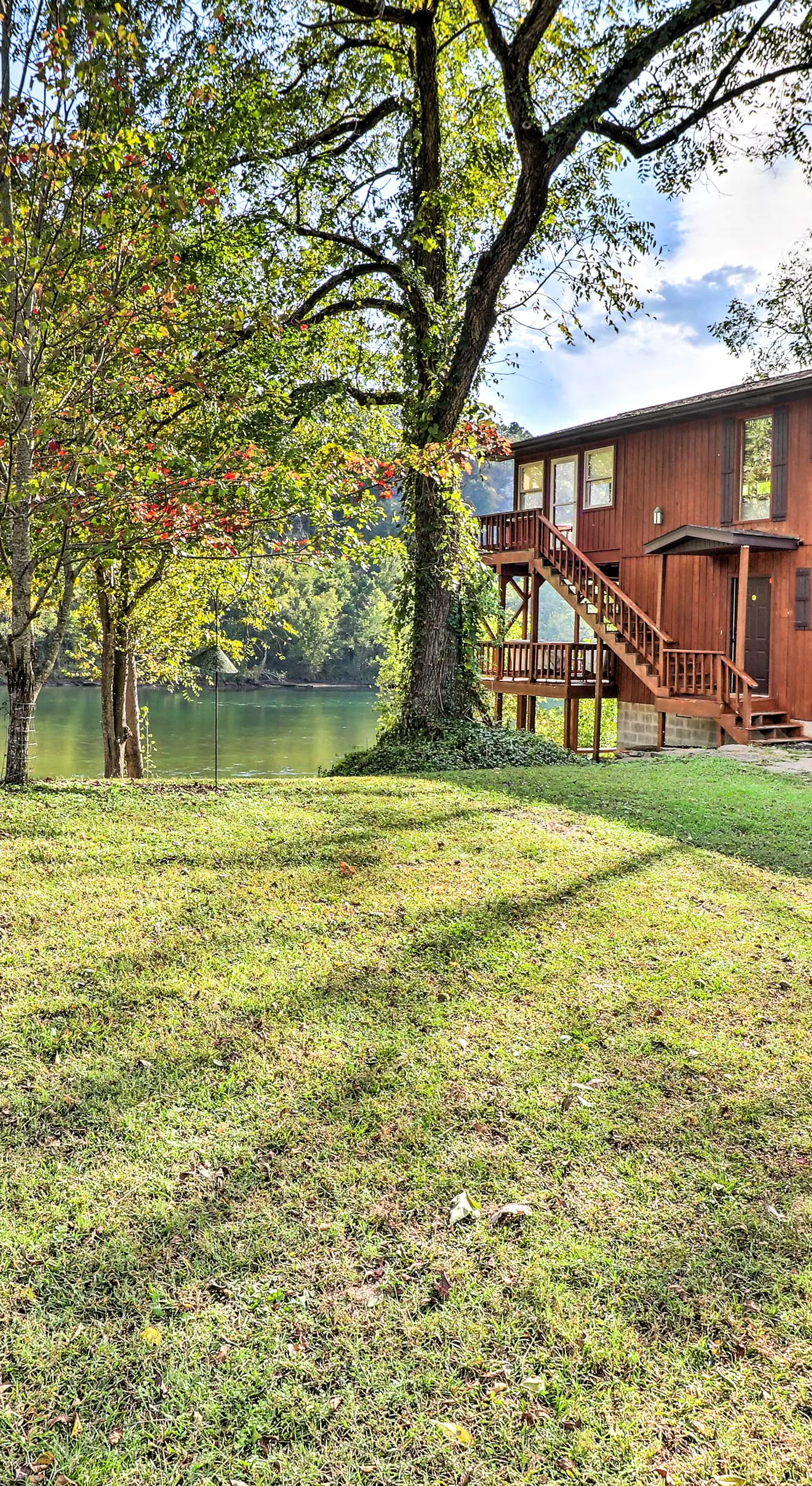 Private Riverfront Home on the White River!
