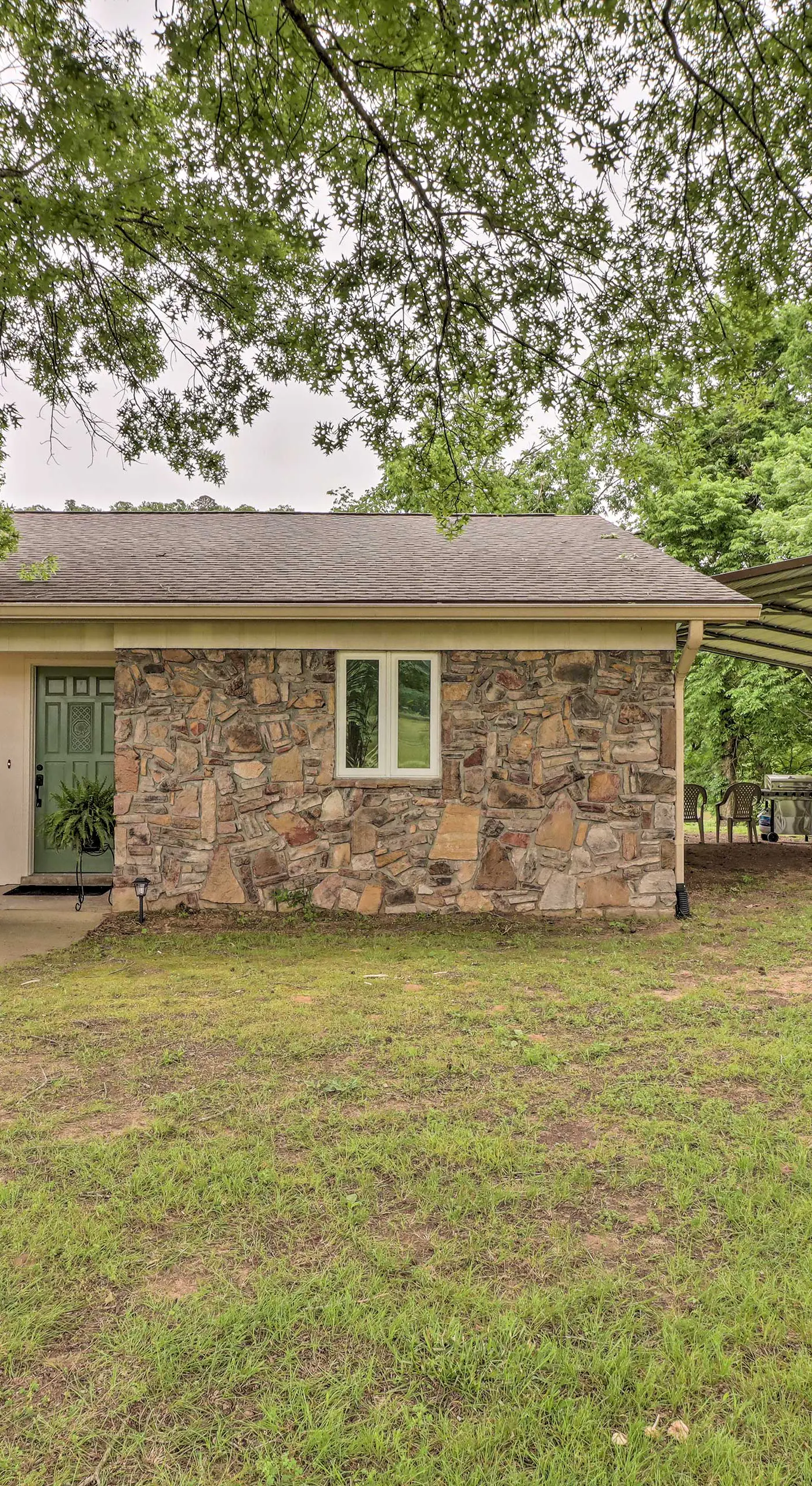 Norfork Getaway: Walk in White River Access!