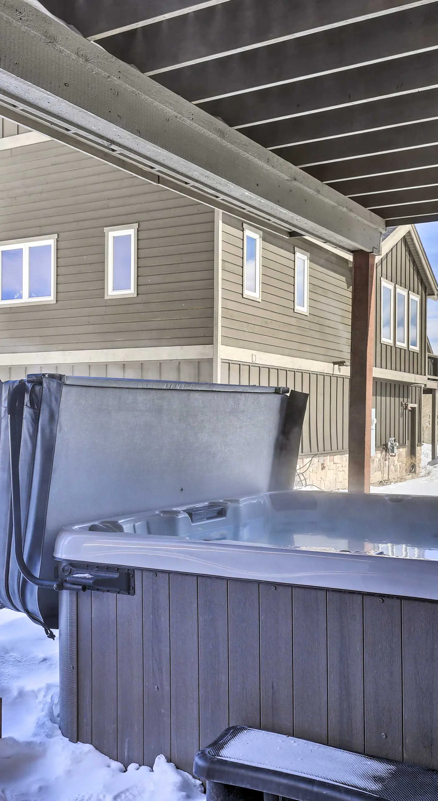 Luxe Rocky Mtn Retreat w/ Hot Tub - By Winter Park