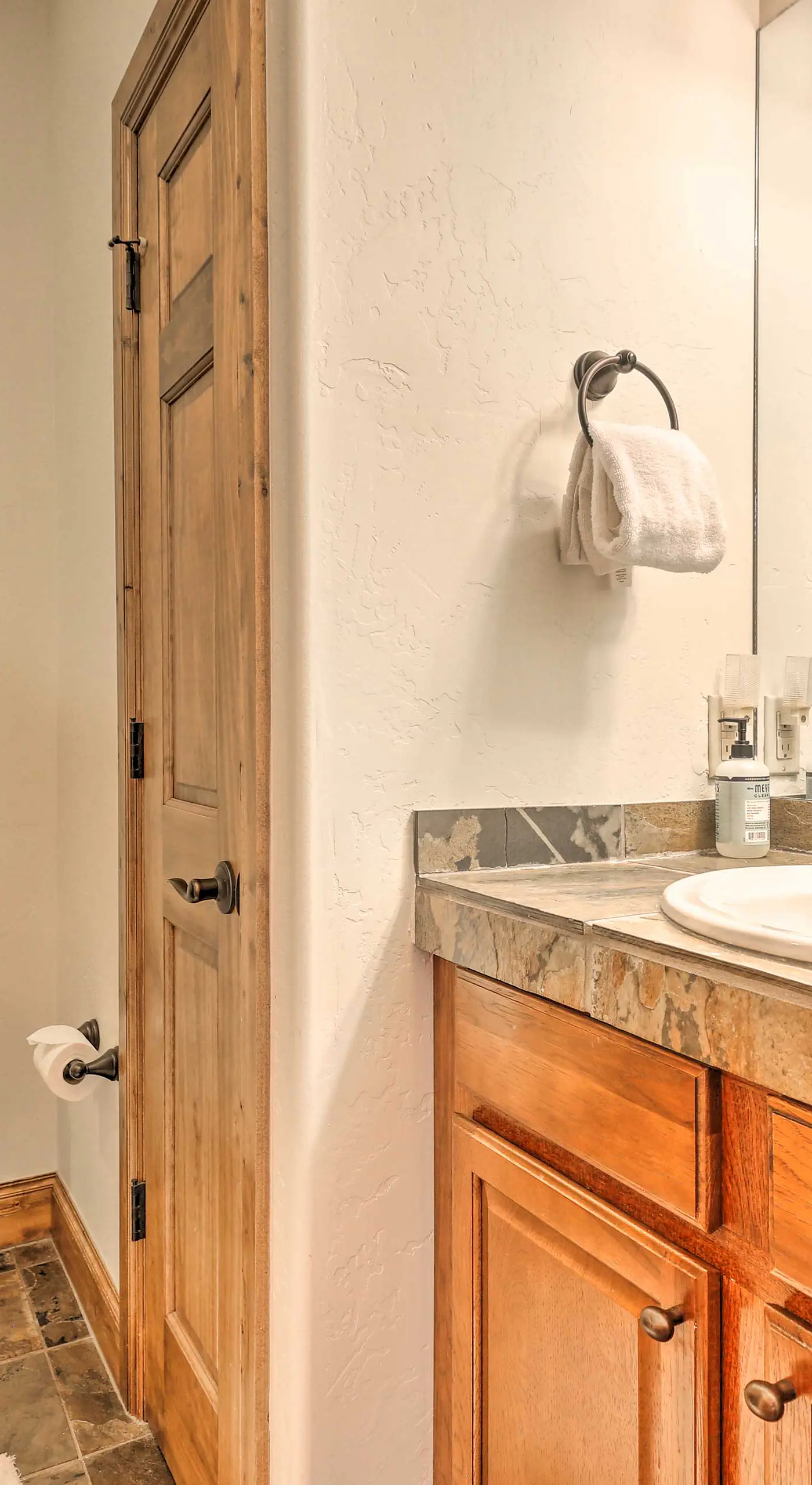 Luxe Rocky Mtn Retreat w/ Hot Tub - By Winter Park