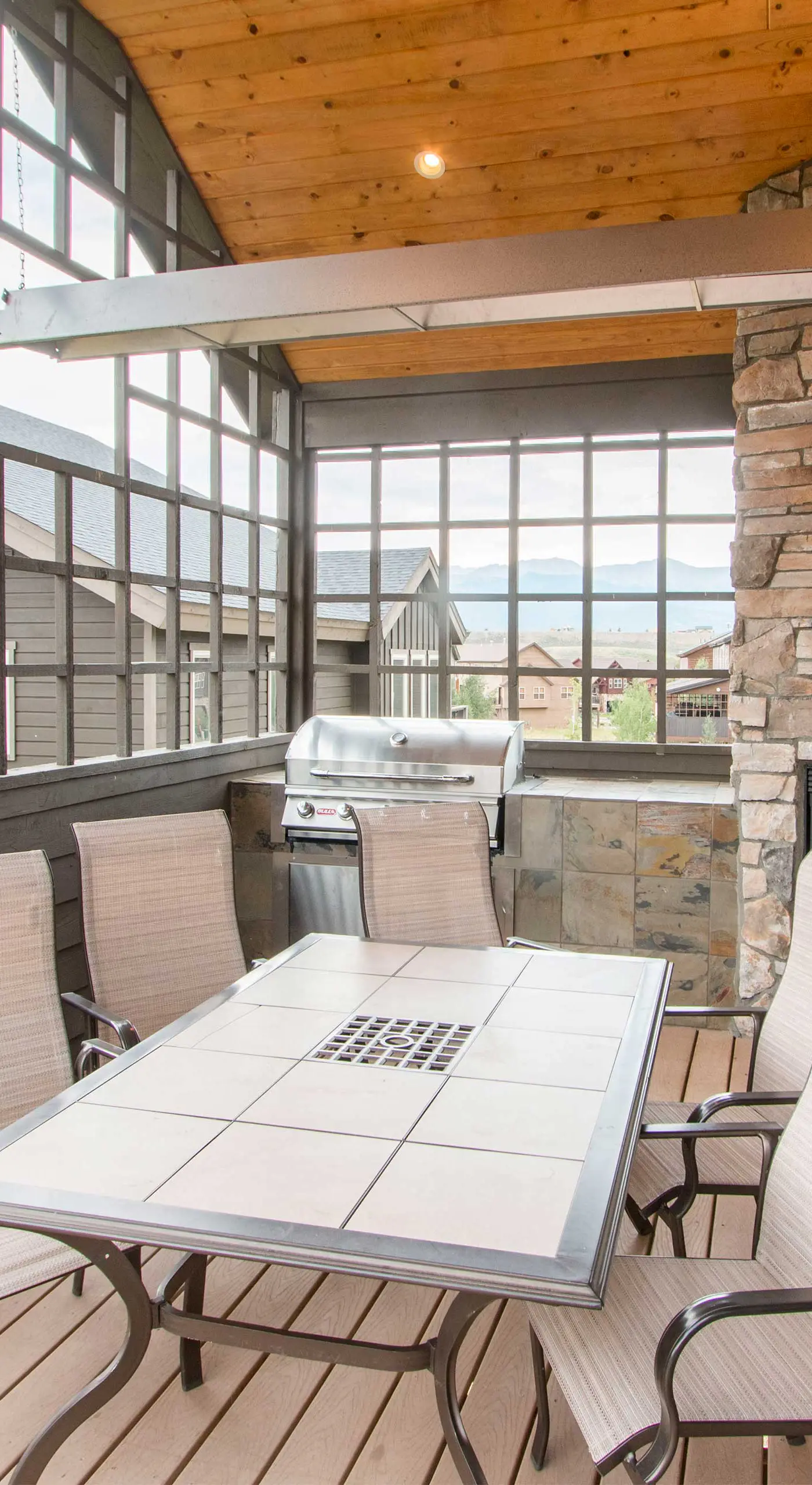 Luxe Rocky Mtn Retreat w/ Hot Tub - By Winter Park