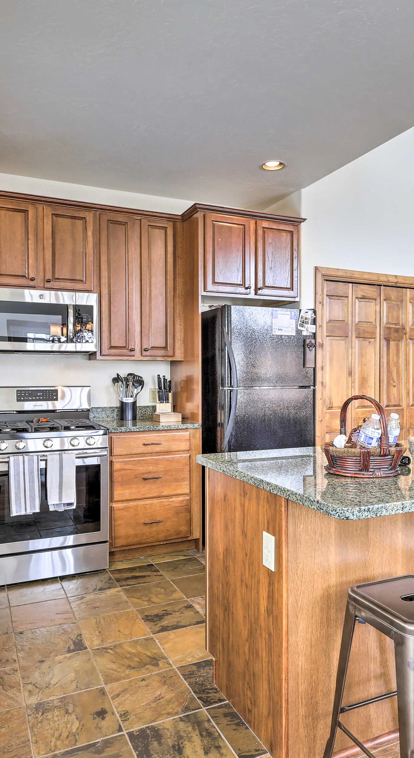 Luxe Rocky Mtn Retreat w/ Hot Tub - By Winter Park