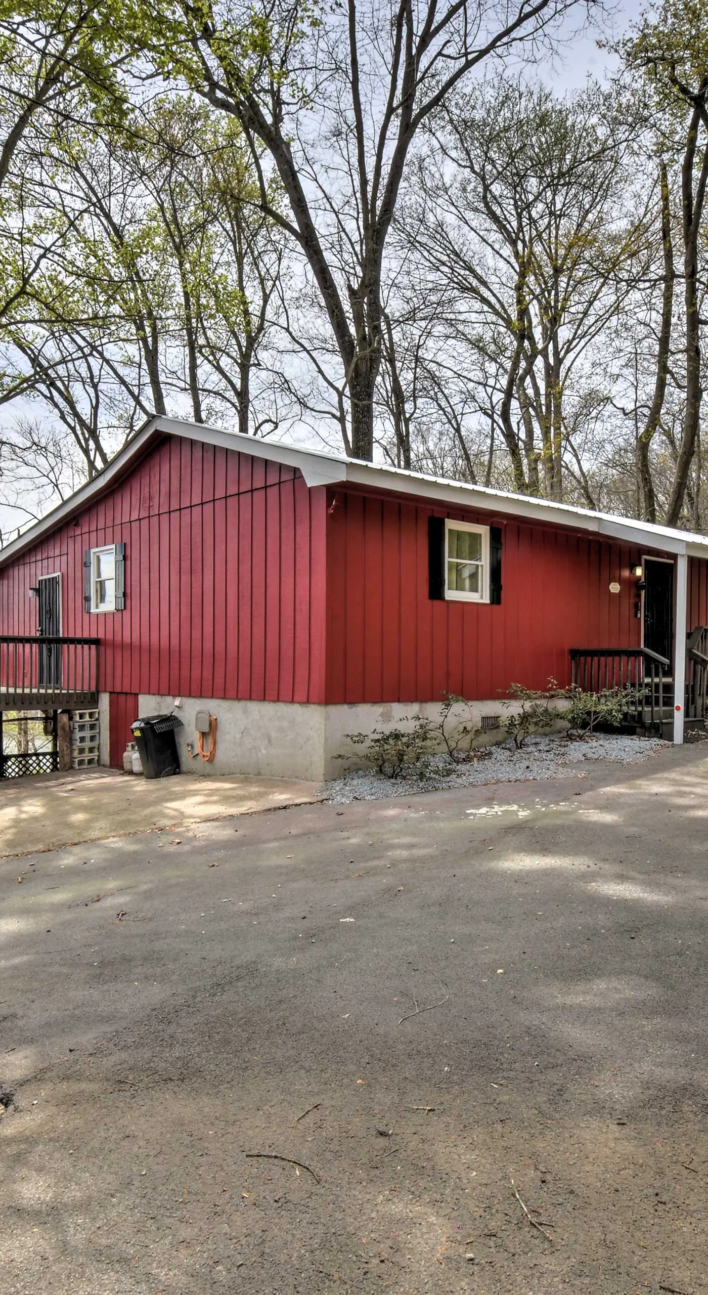 Lakefront Lavonia Cottage w/ 2-Story Dock!