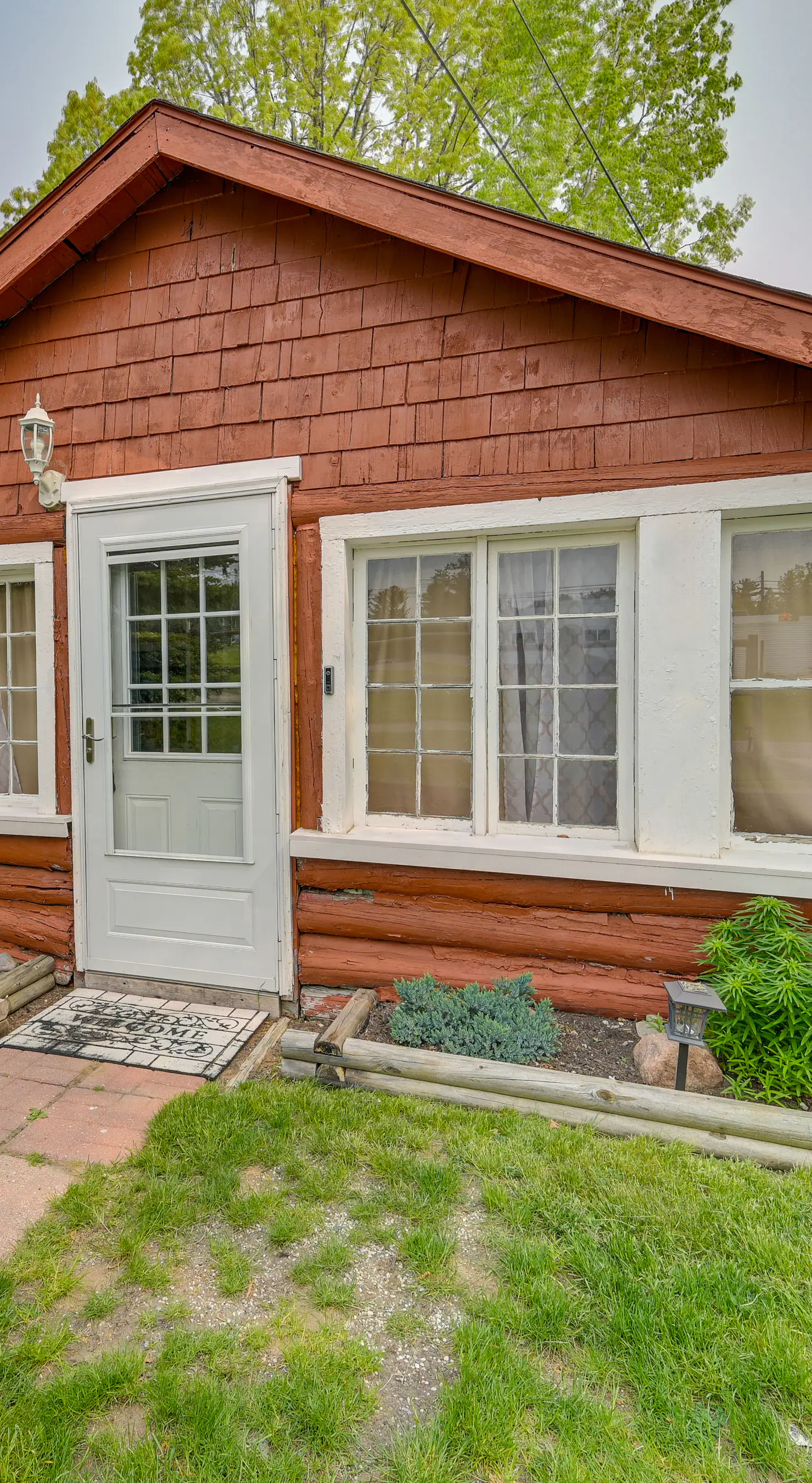 Cozy Houghton Lake Vacation Rental w/ Fireplace!