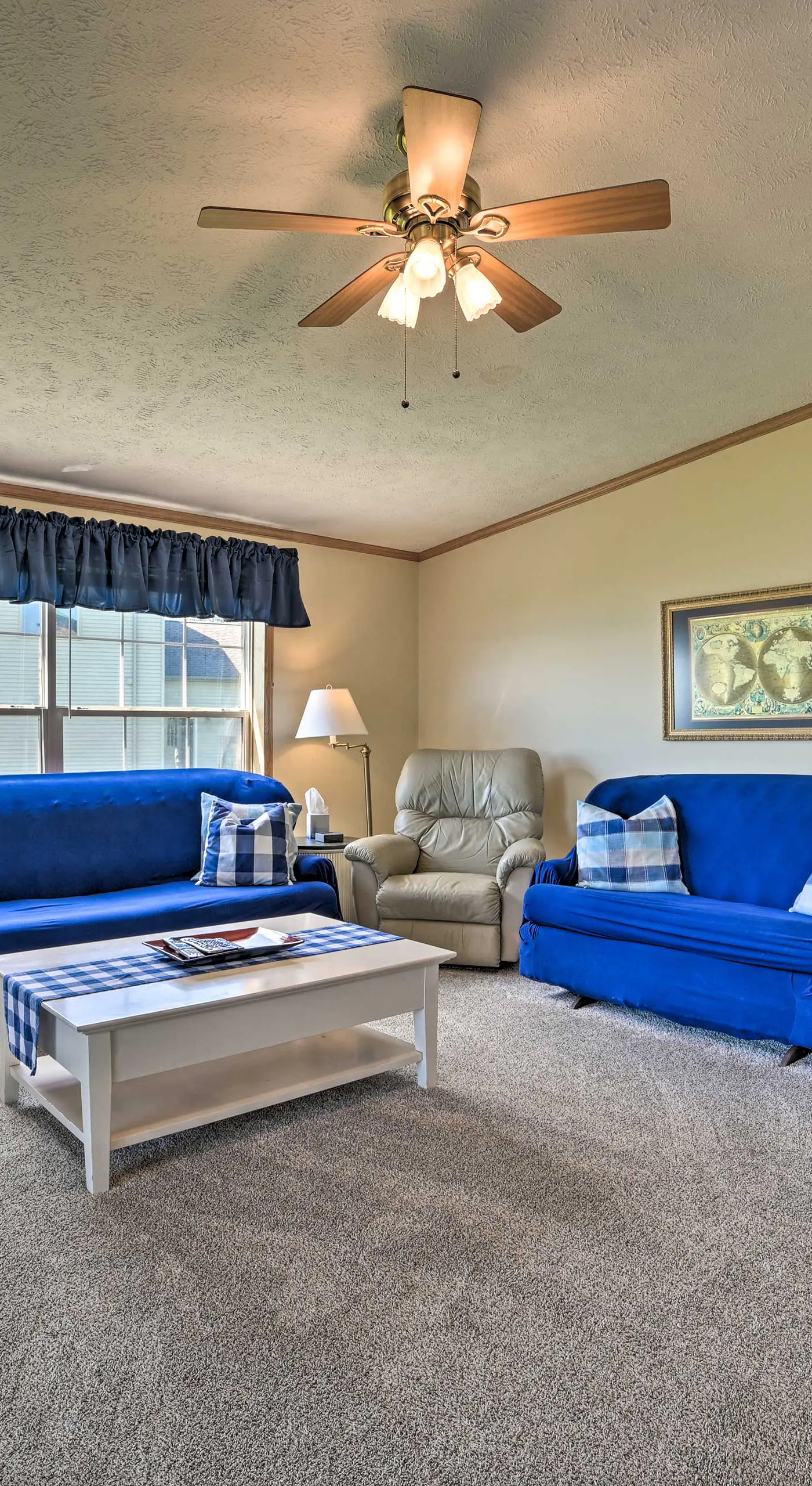 Houghton Lake Family Getaway w/ Fire Pit!