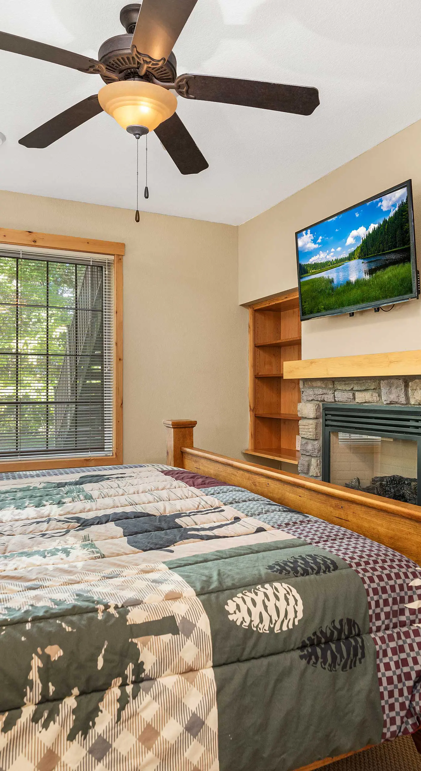 Gull Lake All-Season Getaway w/ Private Deck