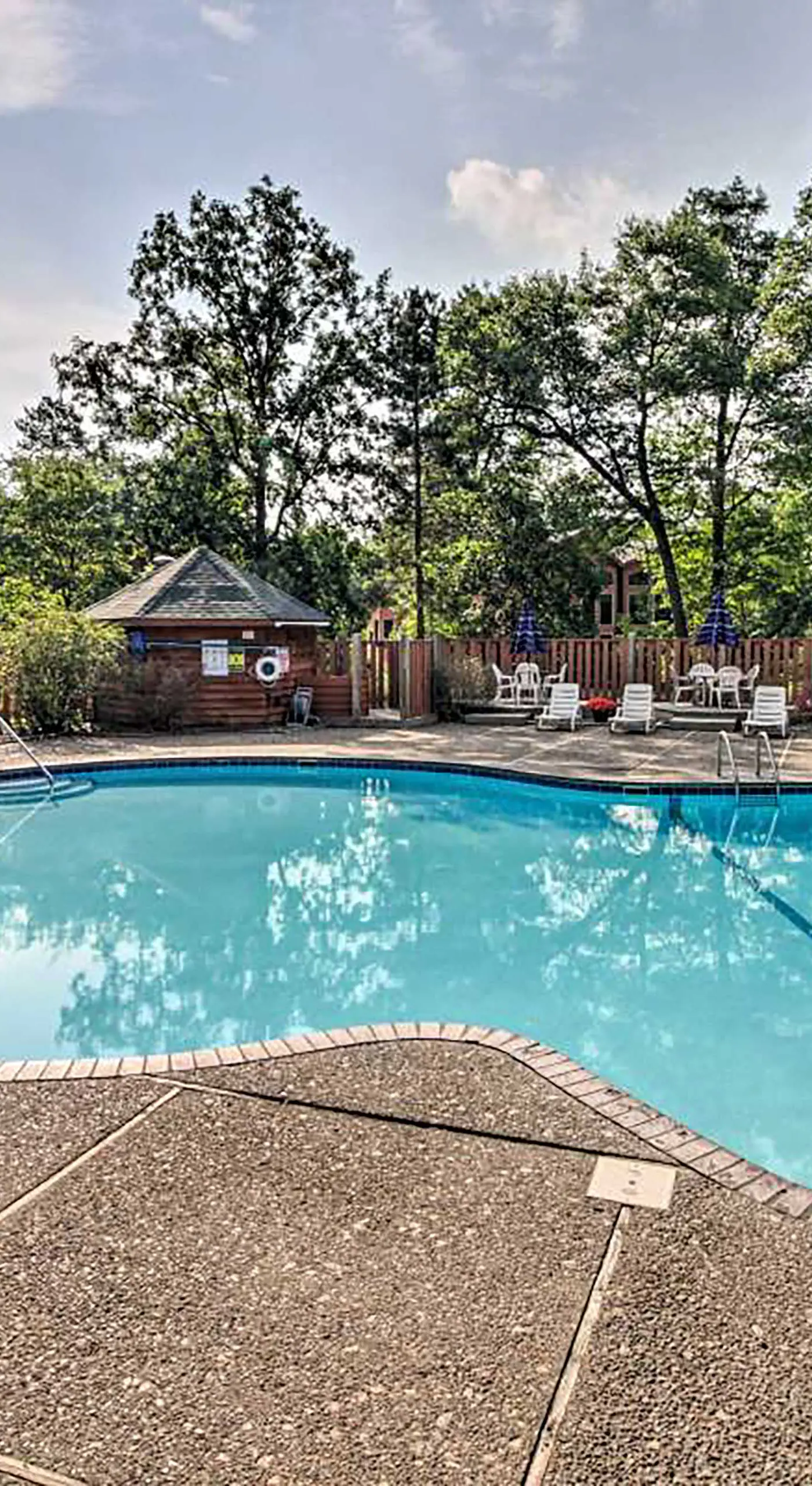 Gull Lake All-Season Getaway w/ Private Deck
