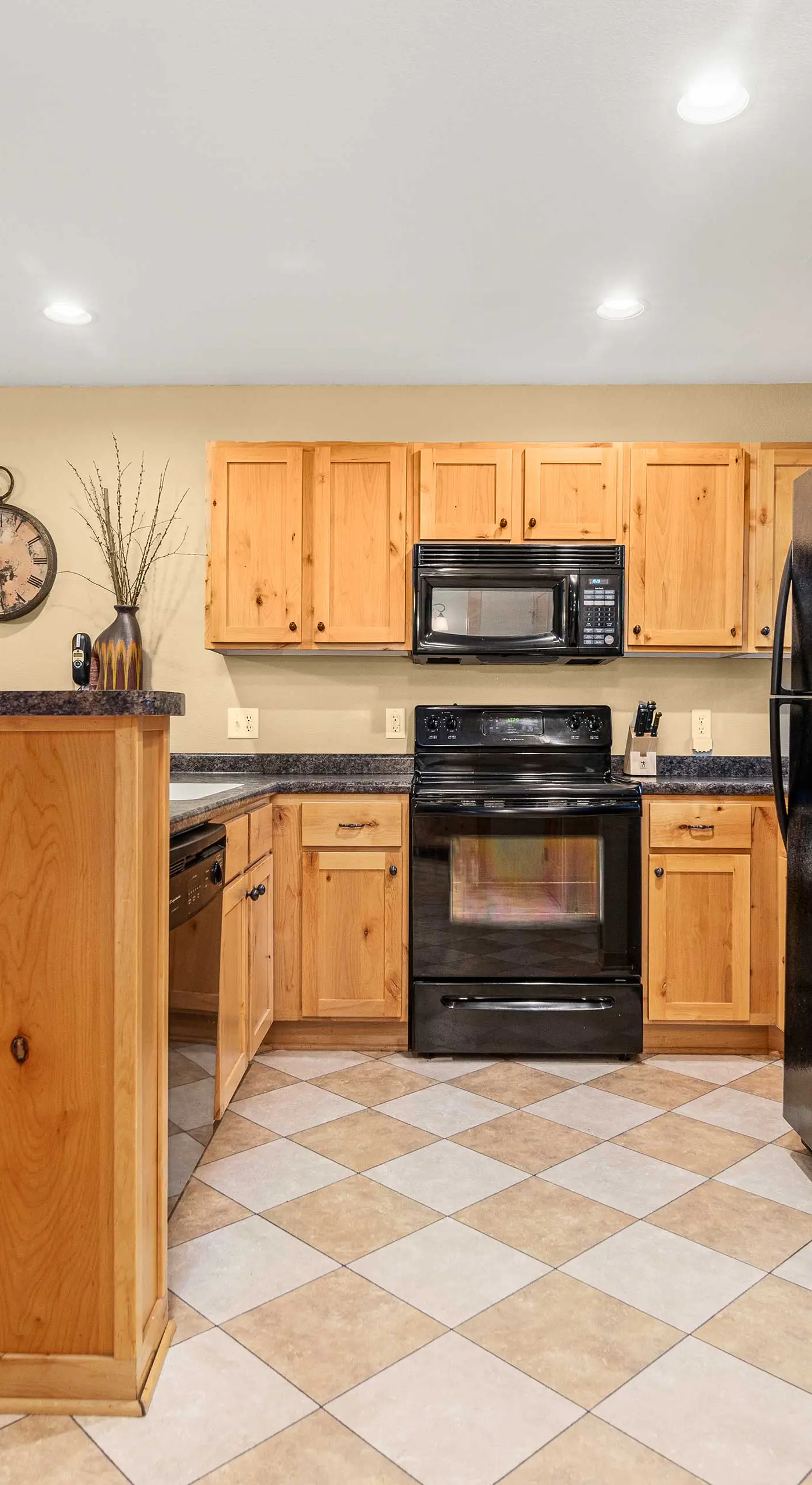 Gull Lake All-Season Getaway w/ Private Deck