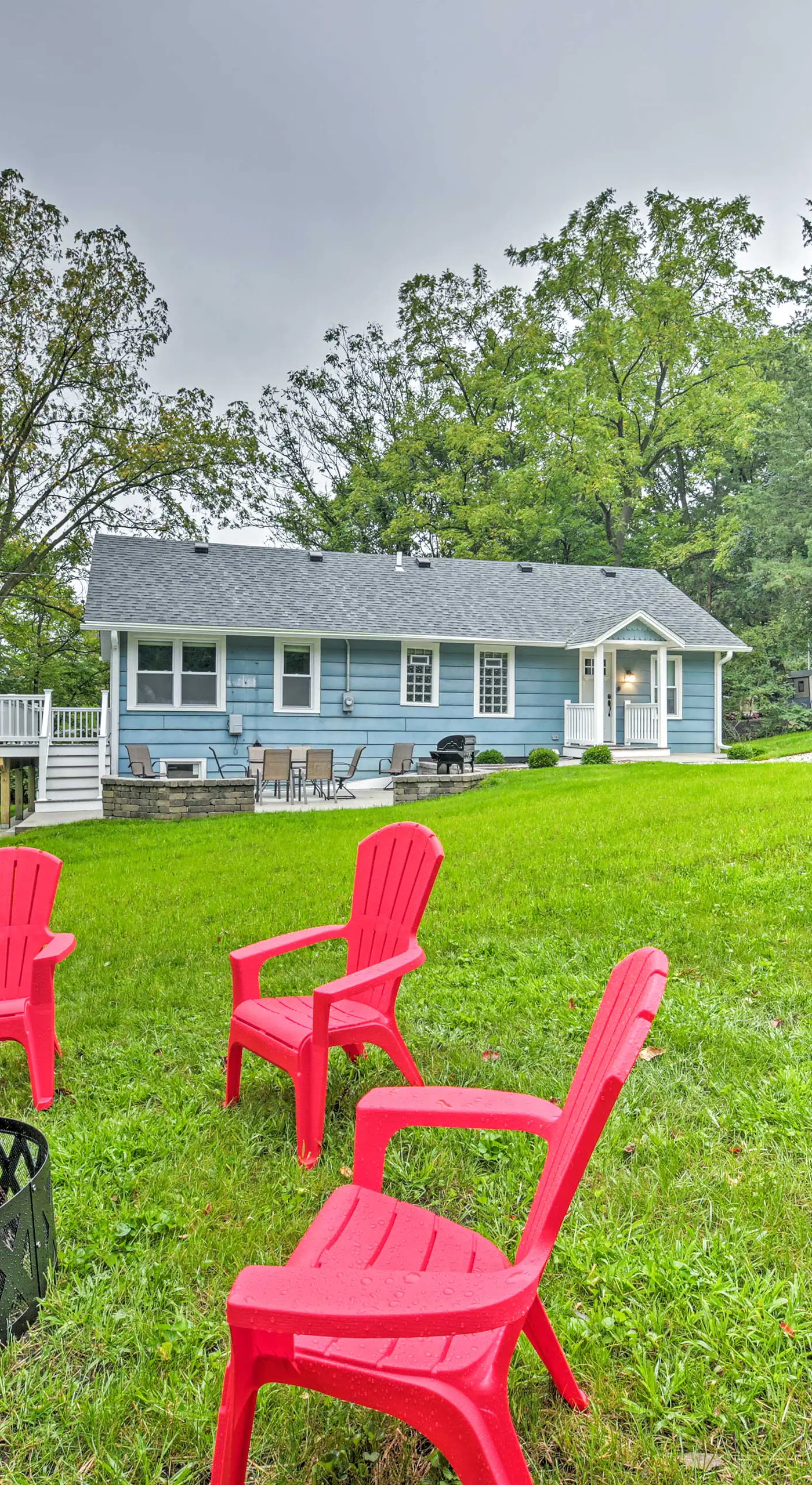 Updated Twin Lakes Cottage, Walk to Lake Mary