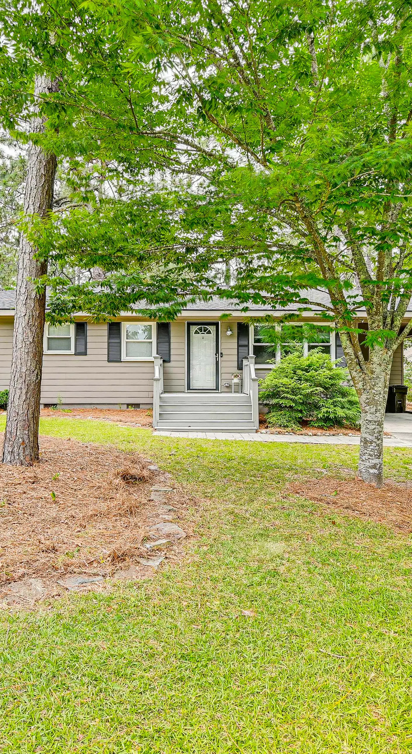 < 2 Mi to Golf Course: Pinehurst Home w/ Deck!
