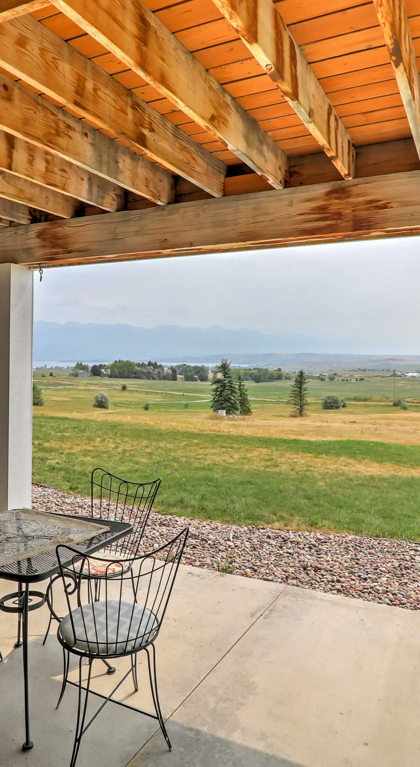 4 Mi to Flathead Lake! Charming Mtn Escape