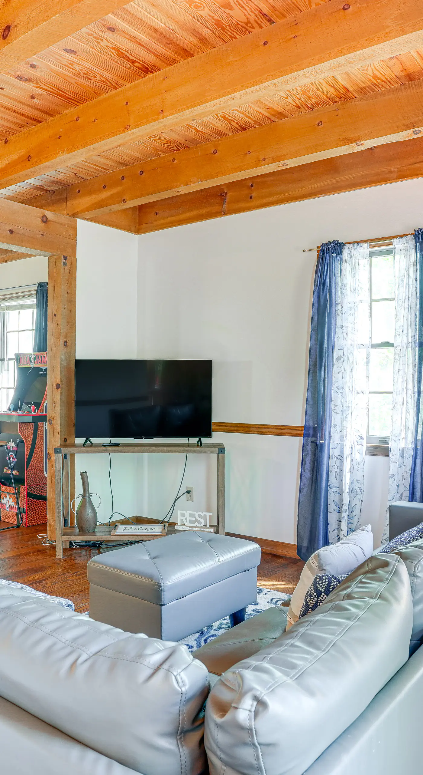 McGaheysville Home w/ Screened Porch & Gas Grill!