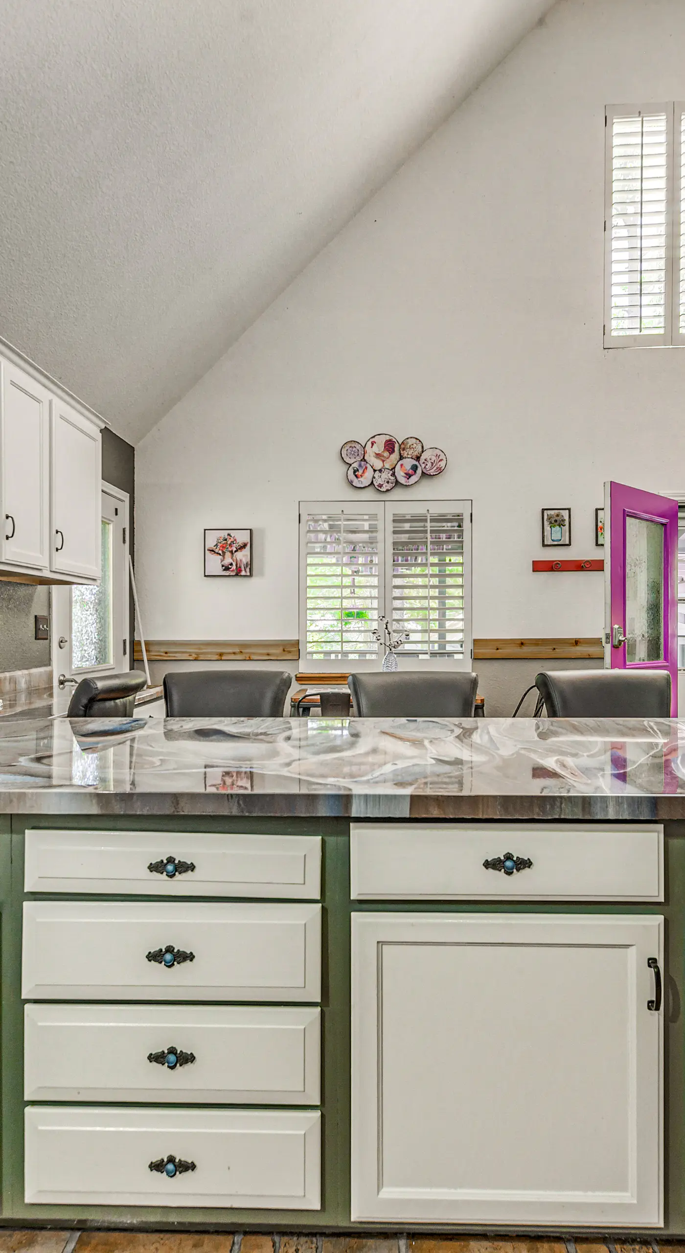 Quaint Cloudcroft Cabin w/ Stunning Forest Views!